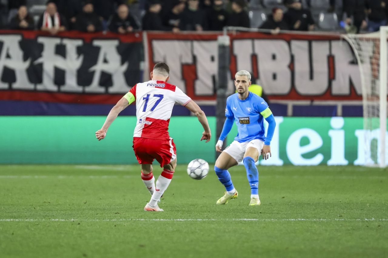 Vlad Dragomir în tricoul FC Pafos, căpitan pe teren în Champions League, după golul etapei UEFA marcat din șut de la distanță. | sursa foto: Sport.ro Vlad Dragomir în tricoul FC Pafos, căpitan pe teren în Champions League, după golul etapei UEFA marcat din șut de la distanță. | sursa foto: Sport.ro
