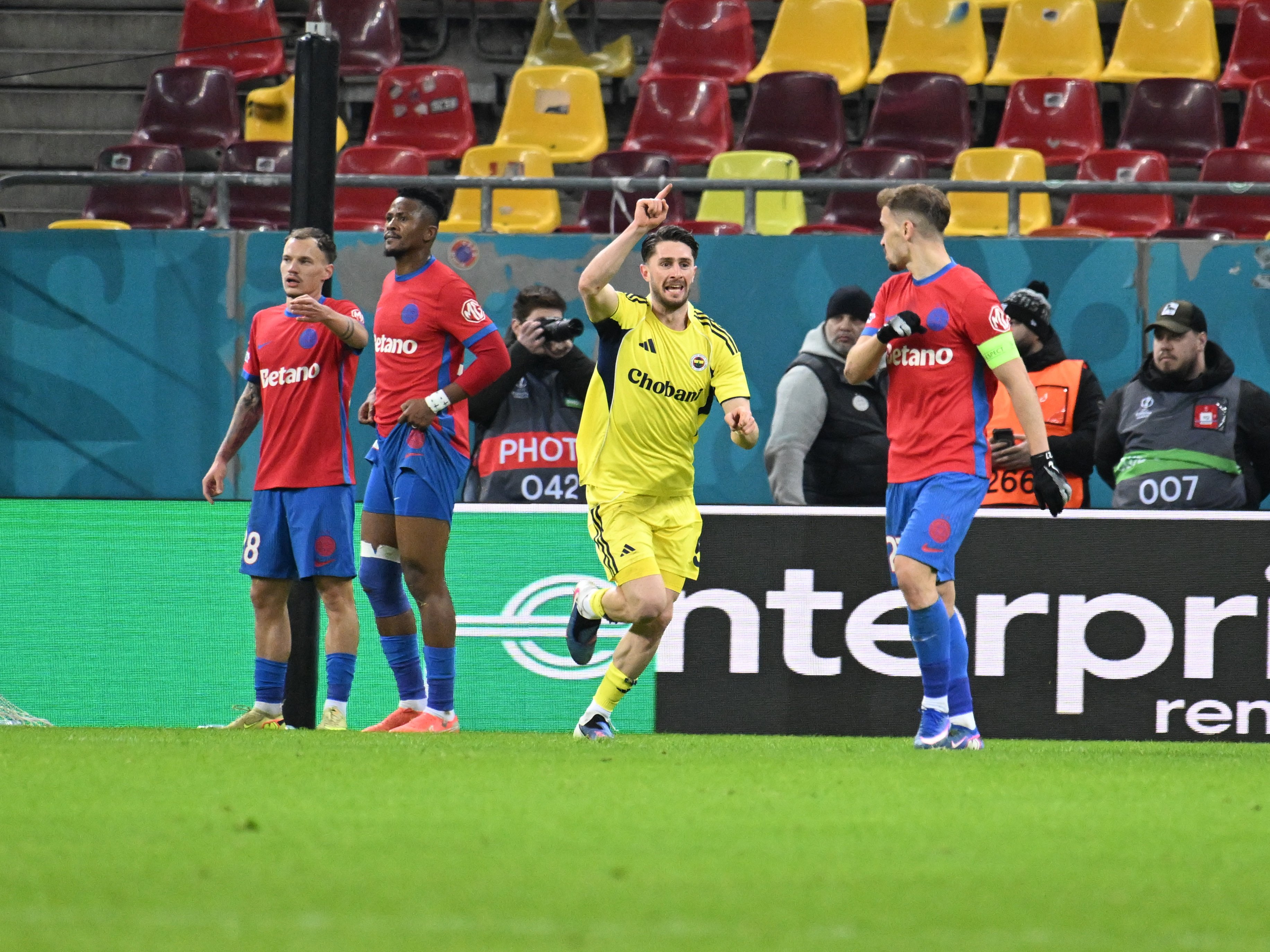 FCSB - Fenerbahce 0-1, ACUM pe Sport.ro! OCAZII URIAȘE pentru roș-albaștri