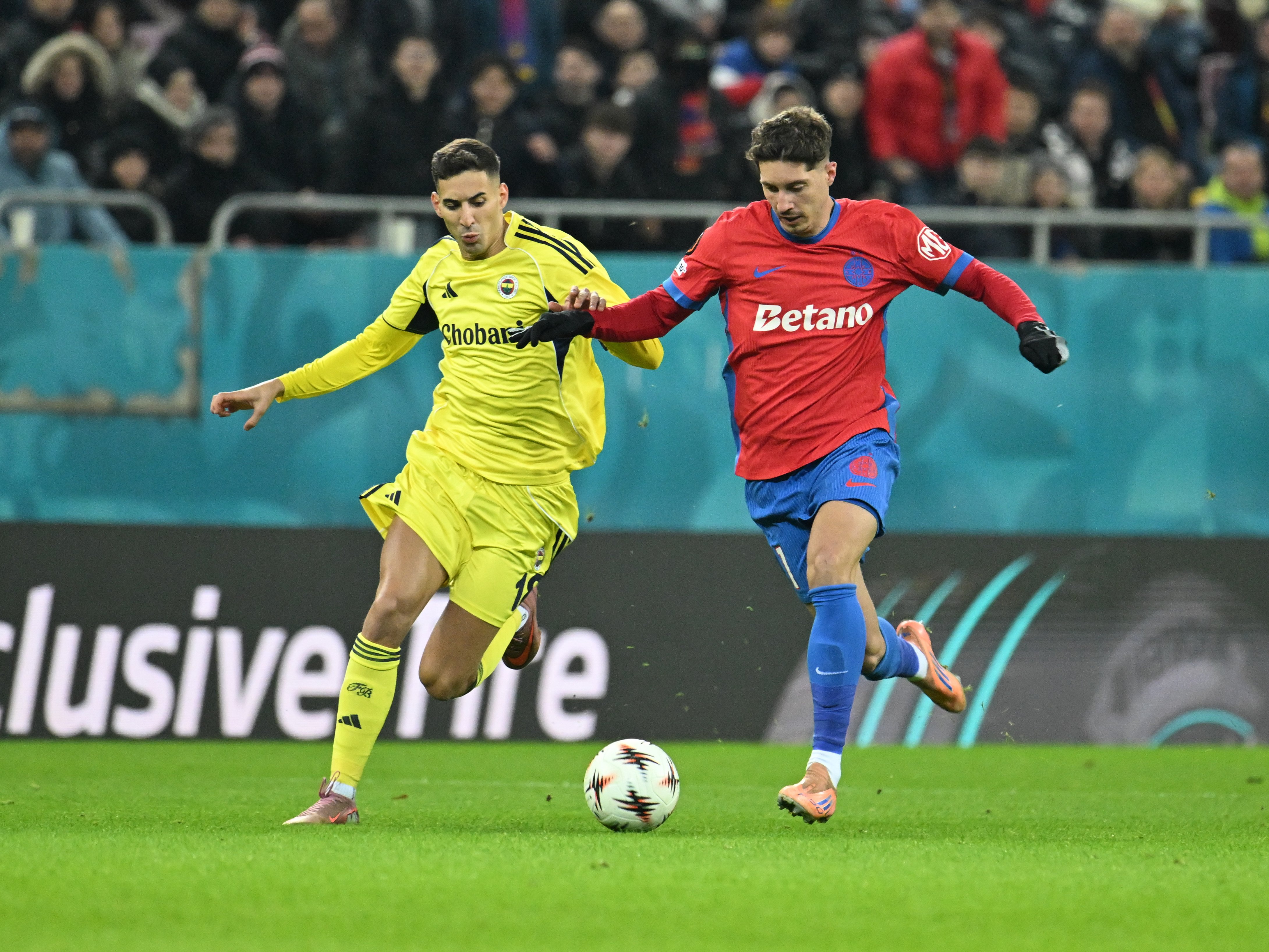 FCSB - Fenerbahce 0-1, ACUM pe Sport.ro! Darius Olaru ratează o ocazie de aur