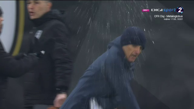 Răzvan Lucescu a cedat nervos în Lyon - PAOK! Gestul grosolan pentru care a văzut direct cartonașul roșu