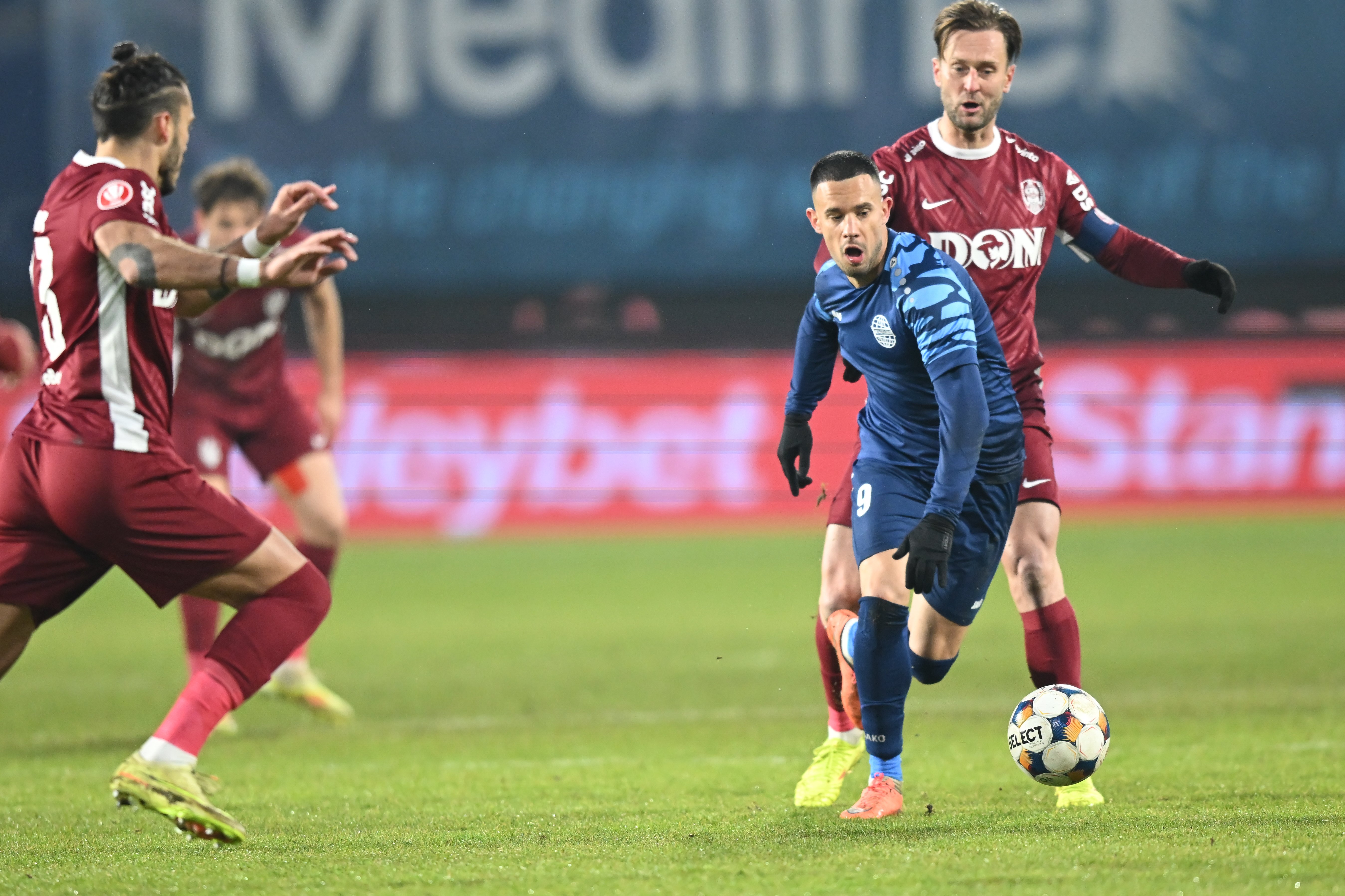 CFR Cluj - Metaloglobus 2-2, ACUM | Eroare după eroare într-o partidă spectaculoasă