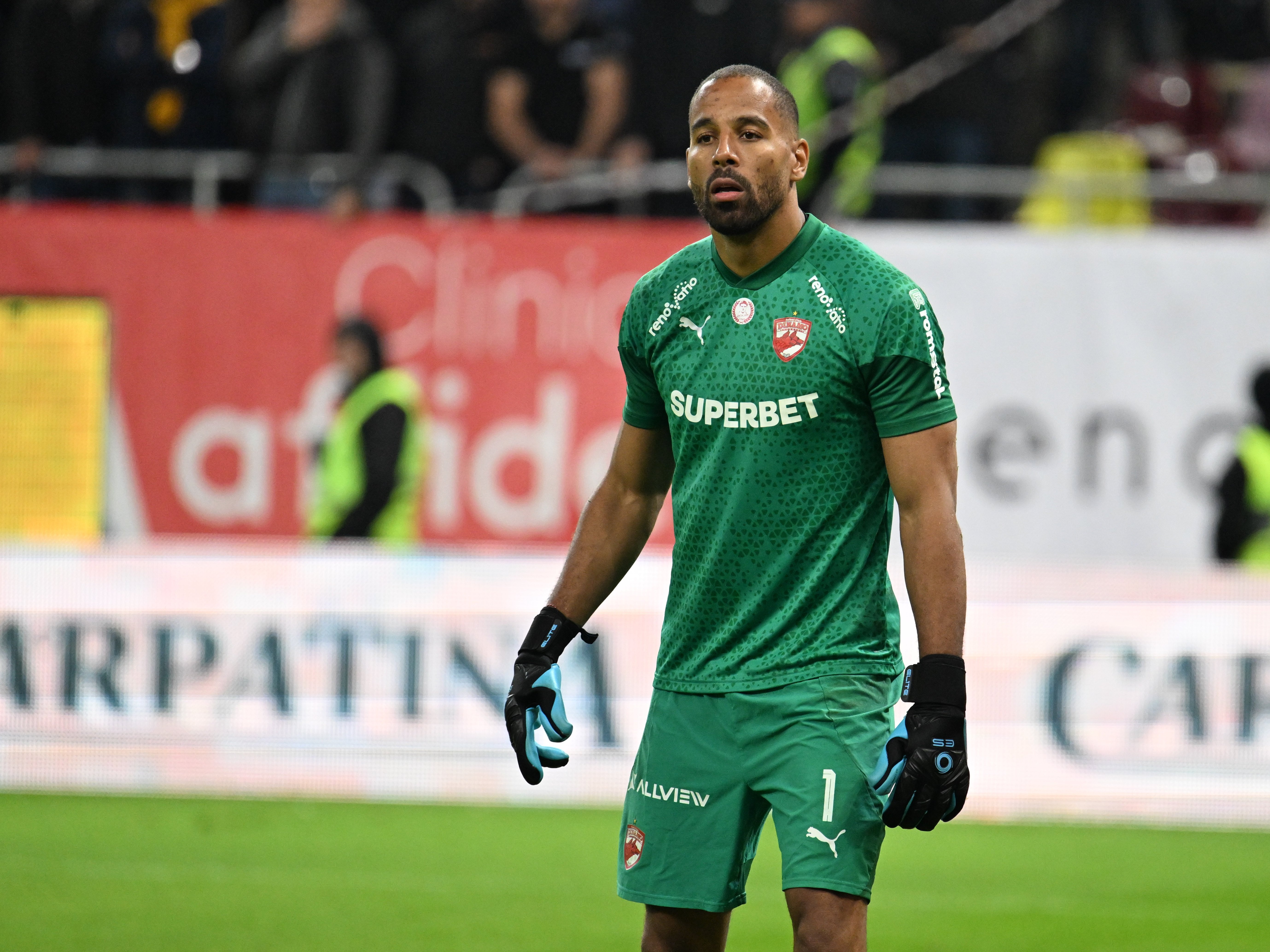 Devis Epassy a îngropat-o pe Dinamo cu Petrolul! „Lupii galbeni” au mușcat după o gafă uriașă