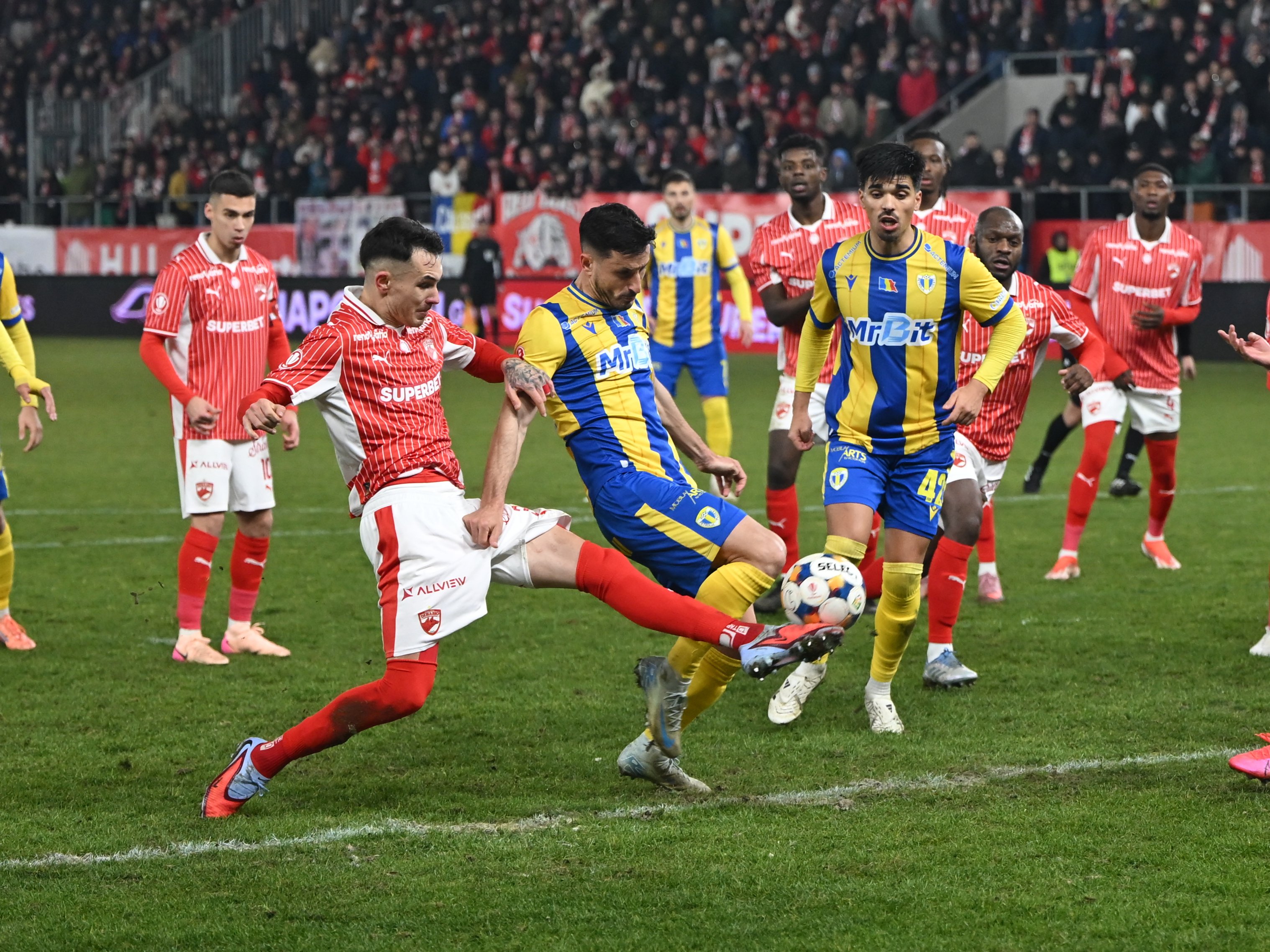 Transfer de senzație imediat după Dinamo - Petrolul 1-1! Un fost campion al României s-a întors în Superligă