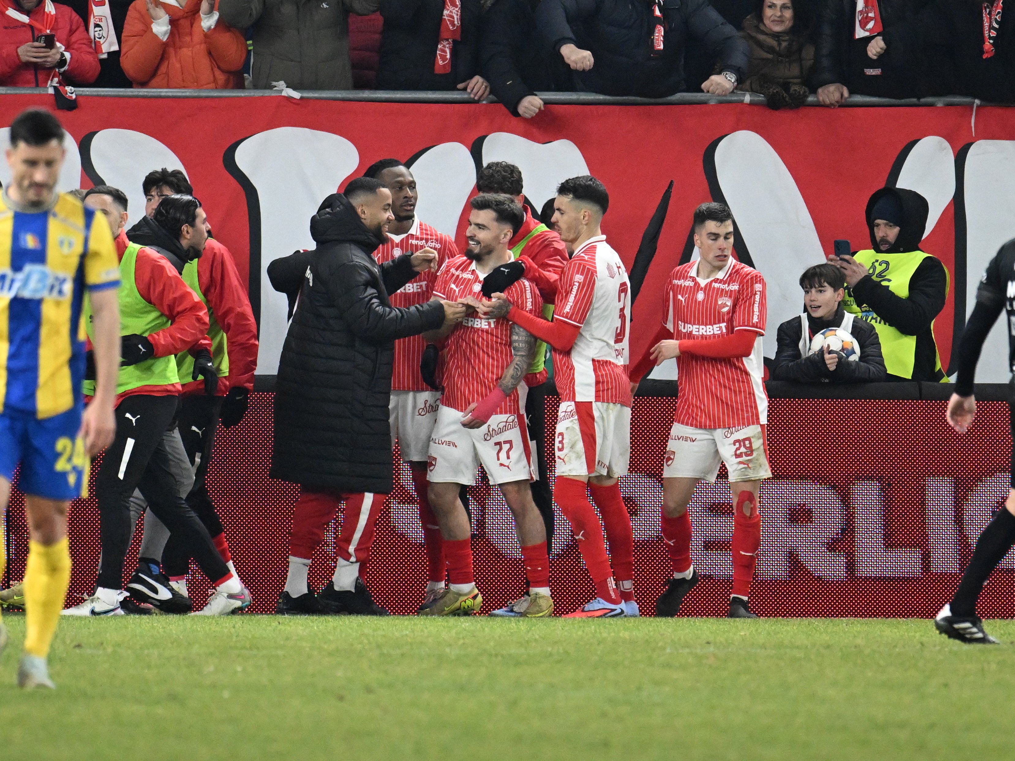 Vin transferurile la Dinamo, după egalul cu Petrolul