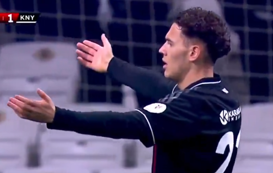 Dezastru pentru jucătorul la care Chivu tocmai a renunțat! Roșu după 6 minute la debut