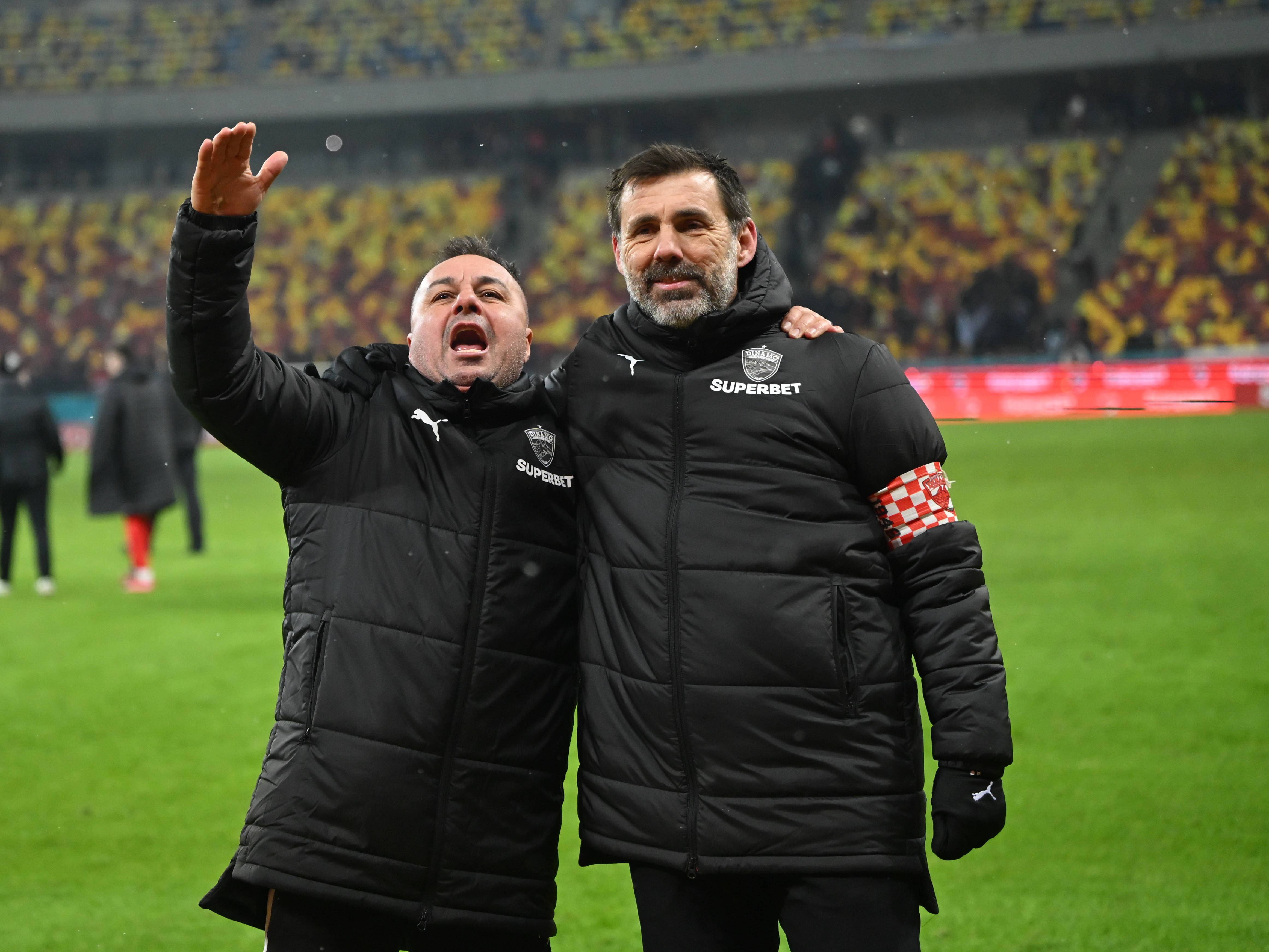 Dinamo râde! ”Câinii” au urcat pe locul 2 după eșecul Rapidului din Giulești