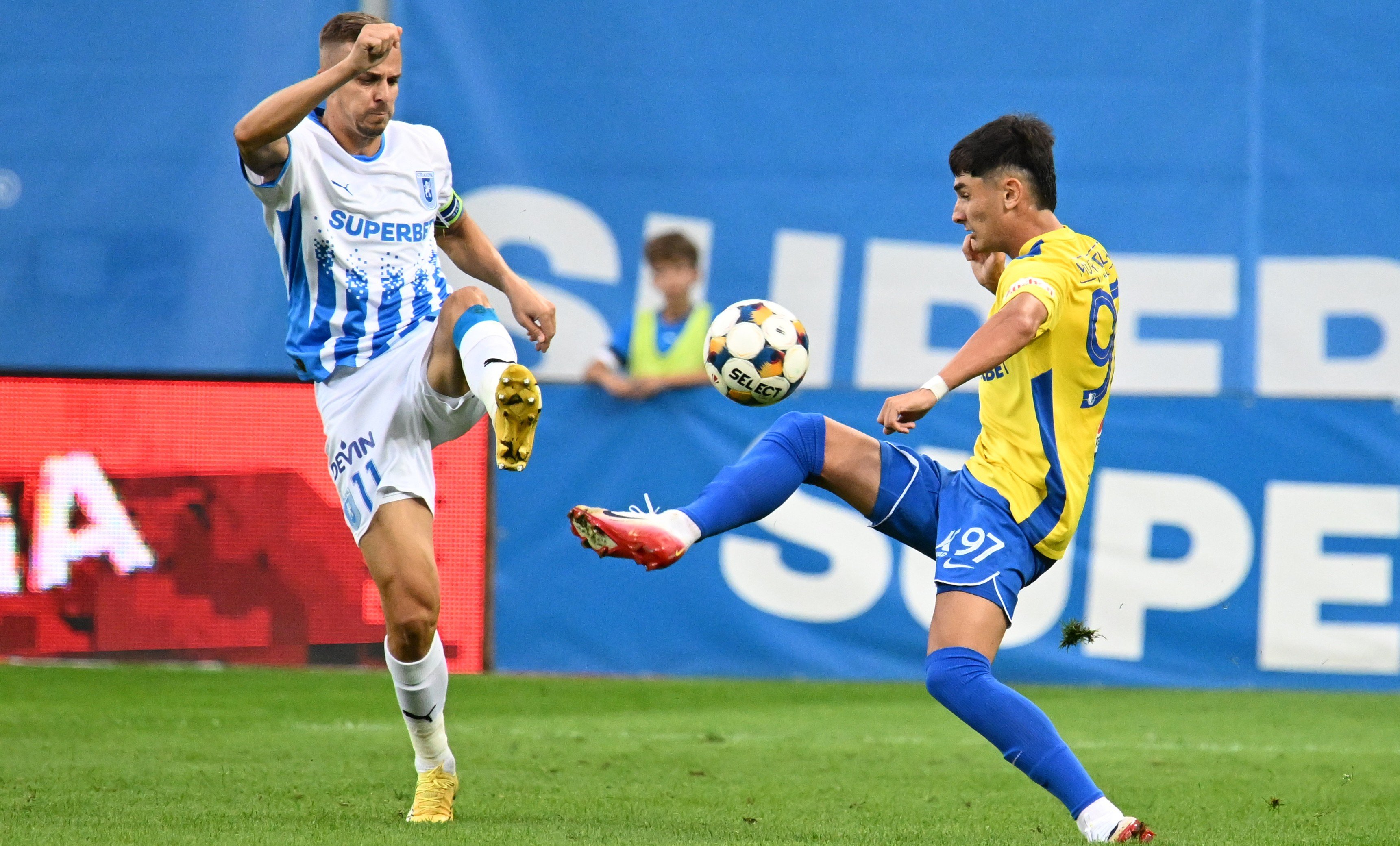Farul - Universitatea Craiova, de la 17:15, LIVE TEXT pe Sport.ro. Oltenii au șansa desprinderii în fruntea Superligii