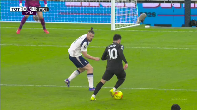 Cum a deschis scorul Rayan Cherki în Tottenham - Manchester City, de lângă Radu Drăgușin
