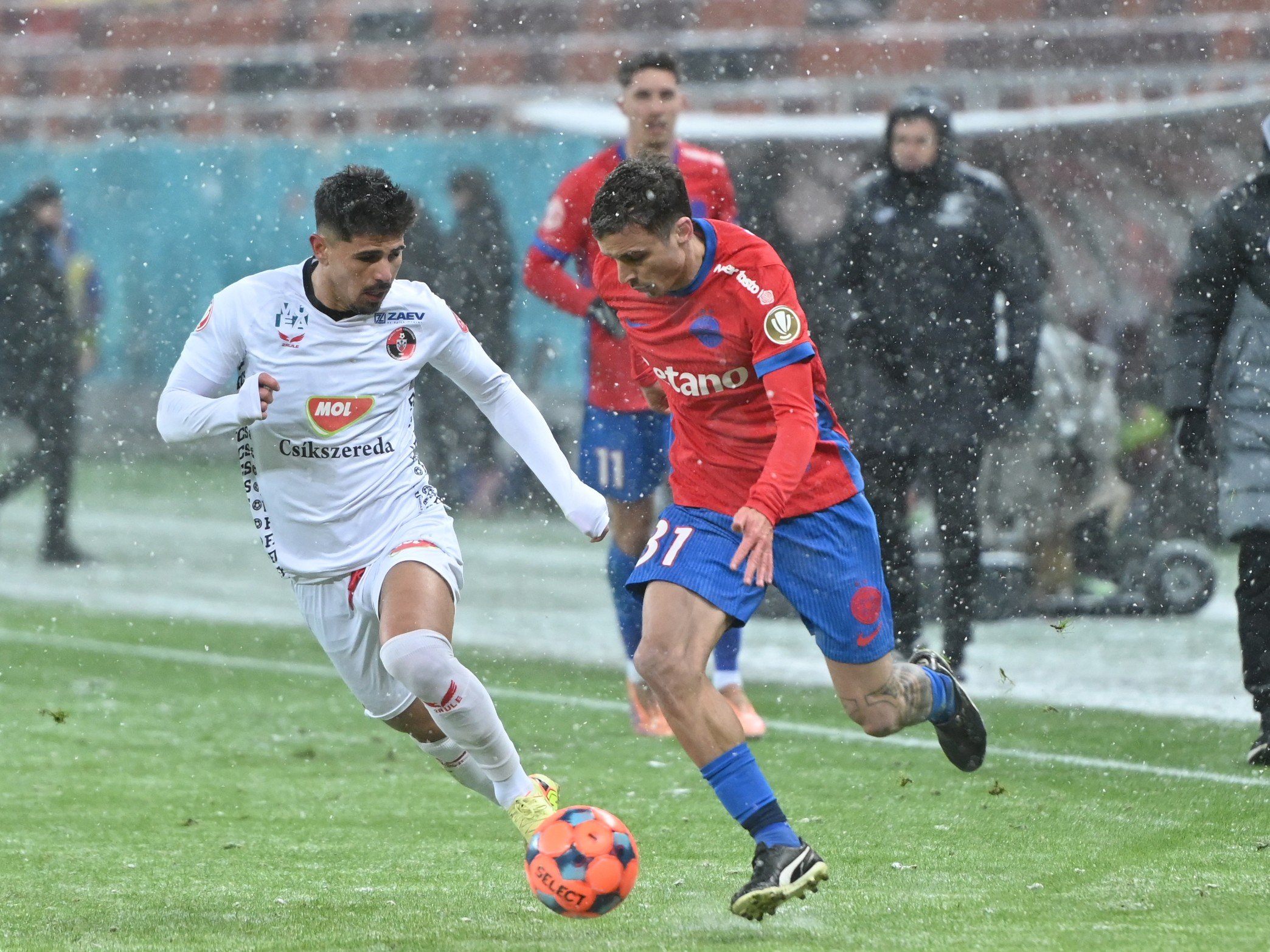 FCSB – Csikszereda 1-0, ACUM. Cisotti deschide scorul! Bară și penalty ratat de campioană