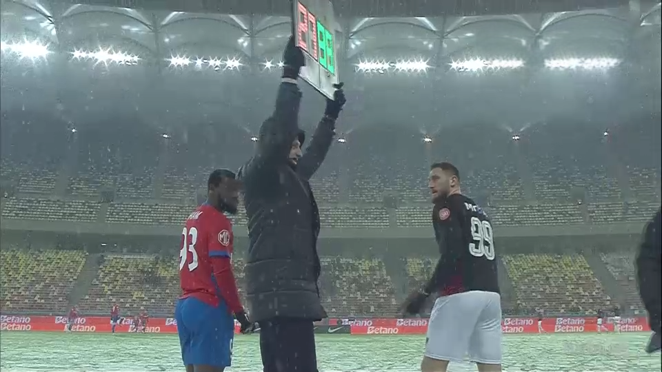 Decizie rară la FCSB - Csikszereda. Oaspeții au schimbat tricourile la pauză