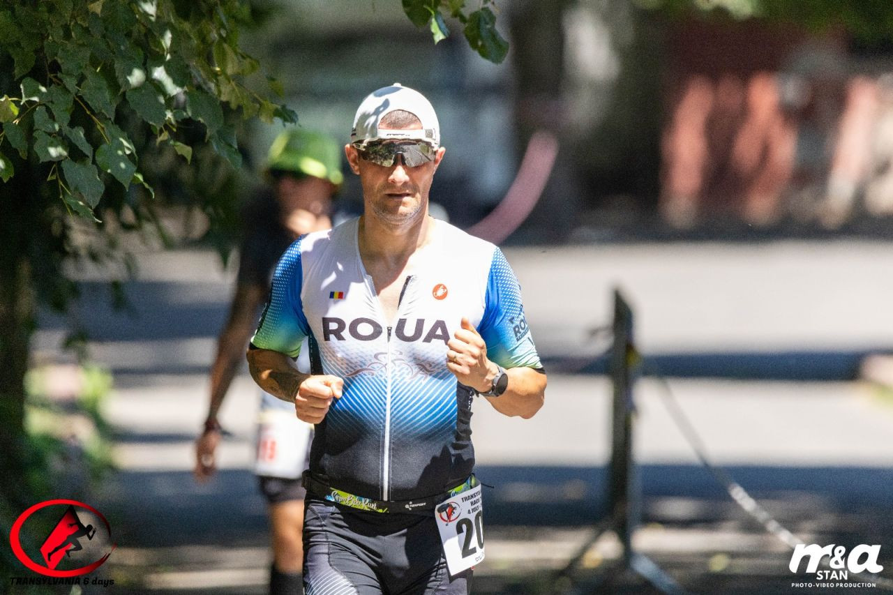 Revine „Supereroul” din Focșani! Un profesor de franceză va alerga 125 km în 24 de ore, chiar de ziua lui, pentru un tânăr paralizat