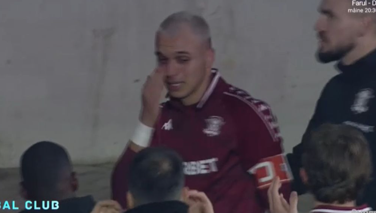 Imagini emoționante! Cristi Manea a izbucnit în lacrimi pe teren după victoria de la Sibiu, după ce ambii părinți i-au decedat