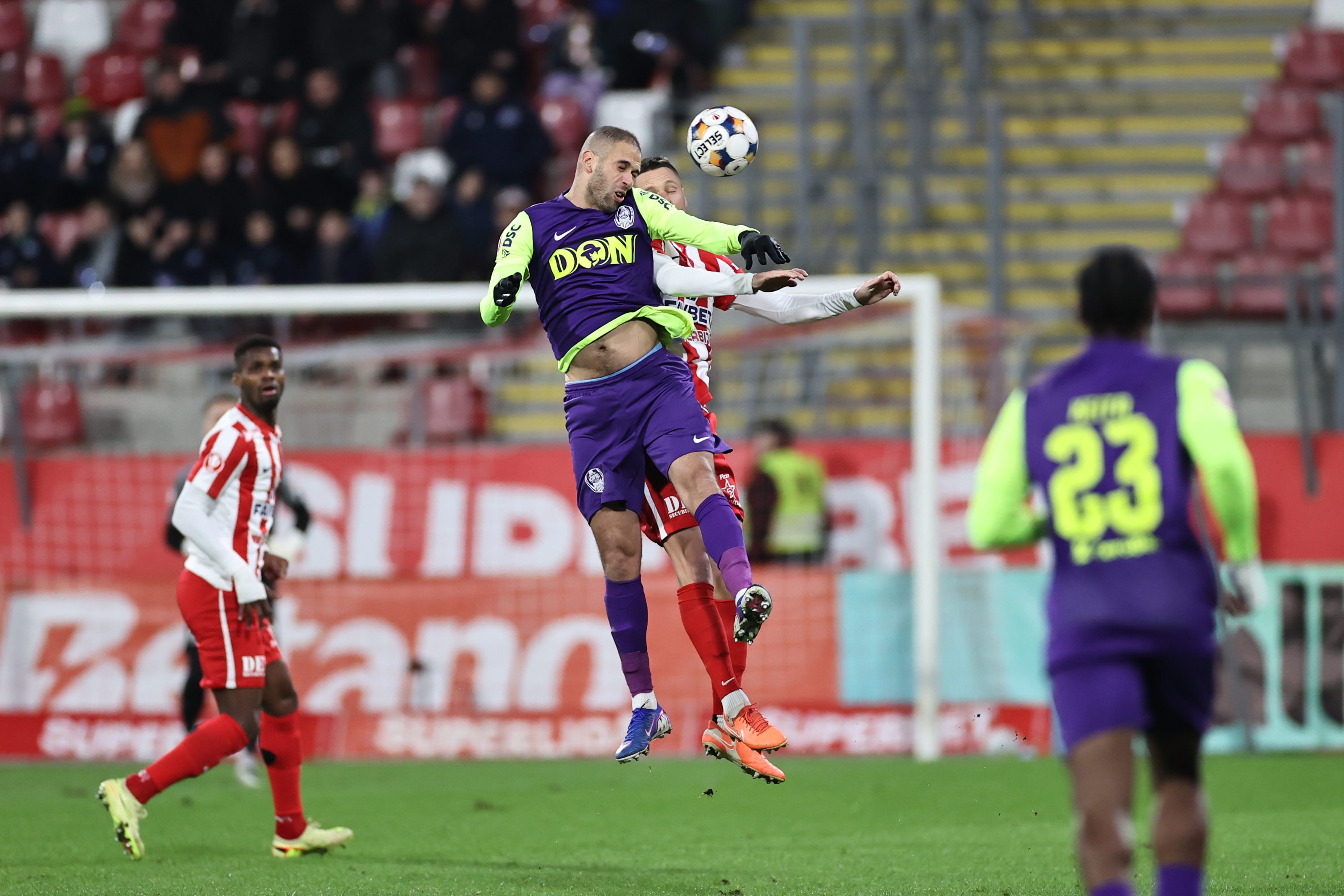 UTA Arad - CFR Cluj 0-0, ACUM! „Bătrâna Doamnă” are inițiativa! „Feroviarii” rezistă în prima repriză