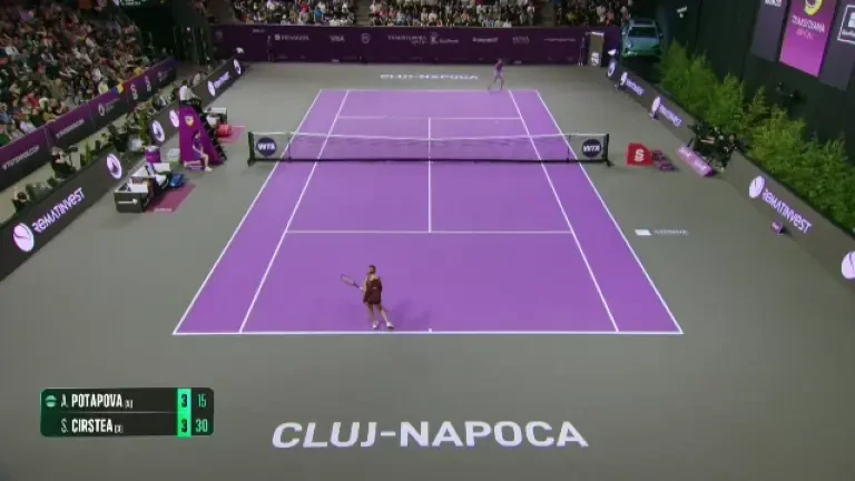 Așa frustrezi o campioană: austriaca Potapova aruncă racheta la pământ, pe fond nervos, în meciul pierdut în fața Soranei Cîrstea, la Transylvania Open