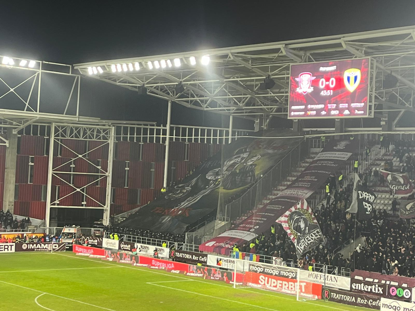 Jandarmii au intervenit de urgență în Rapid - Petrolul cu gaze lacrimogene. Ce s-a întâmplat