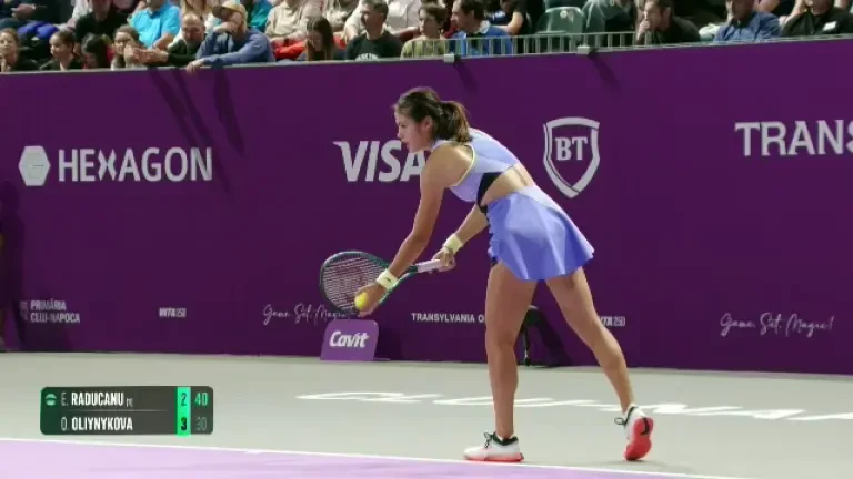 Emma Răducanu, rever în lung de linie de clasă mondială, jucat în semifinala nebună de la Transylvania Open