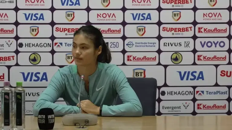 „Ce adversară înșelătoare!” Emma Răducanu, despre sprijinul primit din partea românilor, în semifinala de trei ore de la Transylvania Open (VOYO)
