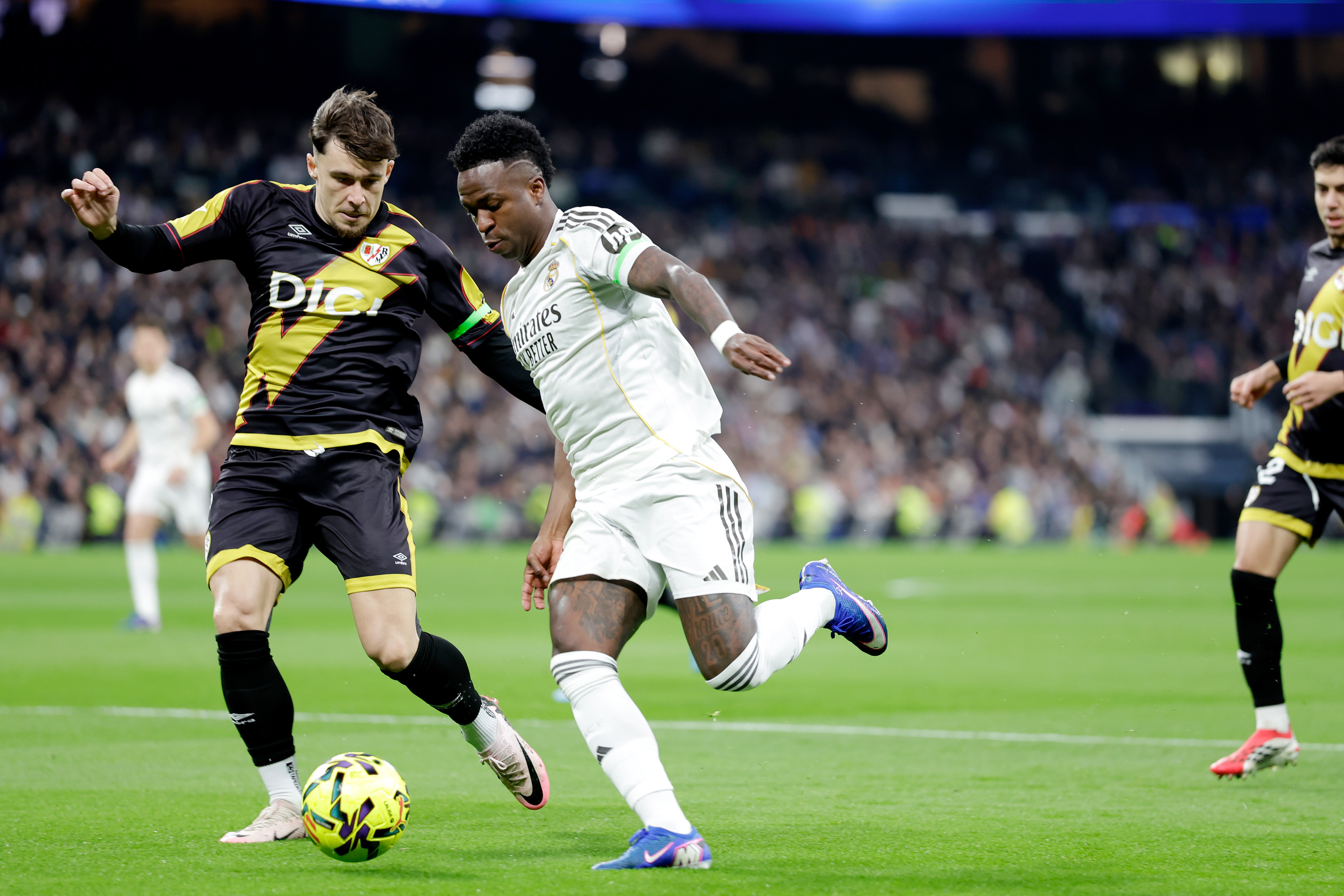 Revoltă la Rayo Vallecano! Rațiu și coechipierii săi aduc acuzații teribile: „Integritatea noastră fizică este în pericol”