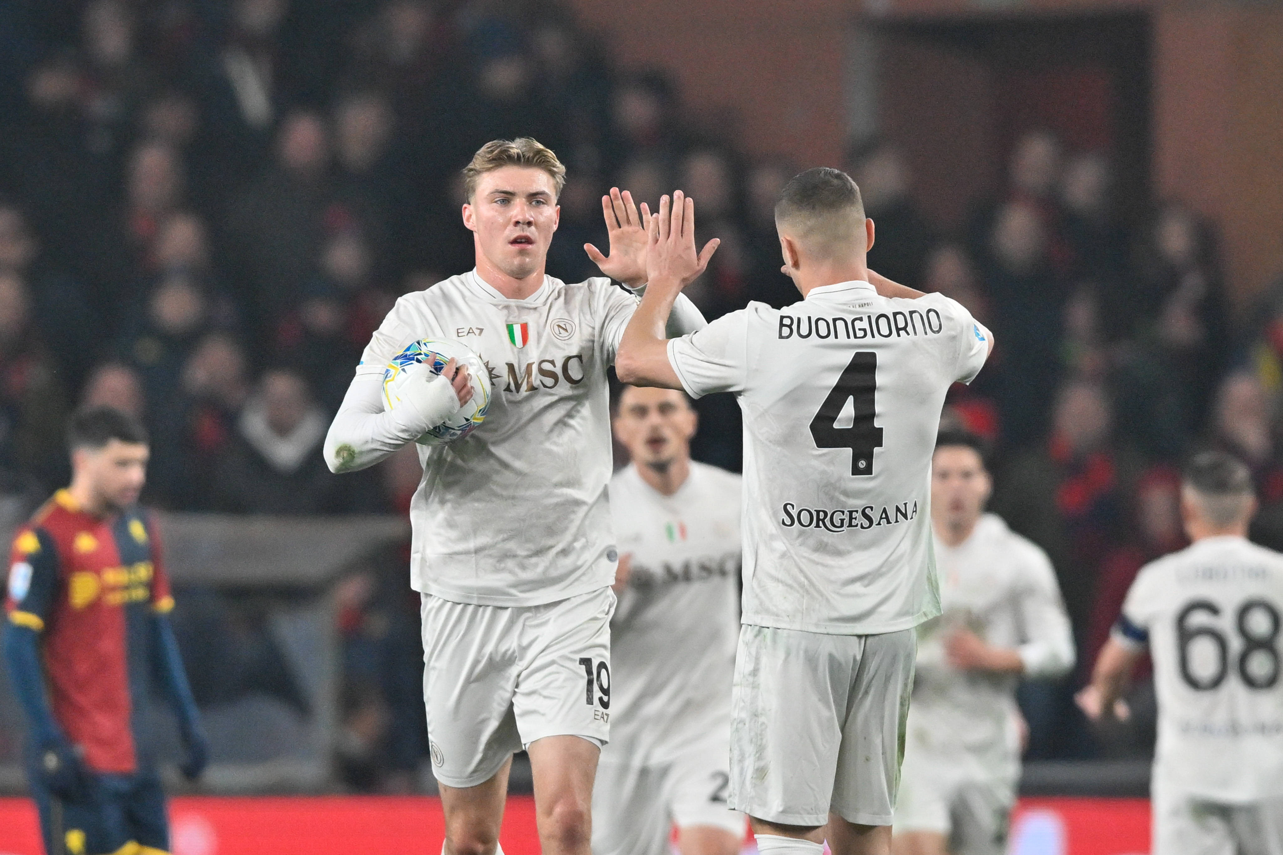 Coșmar pentru Chivu! Napoli, salvată de un penalty în prelungiri, rămâne în lupta pentru titlu