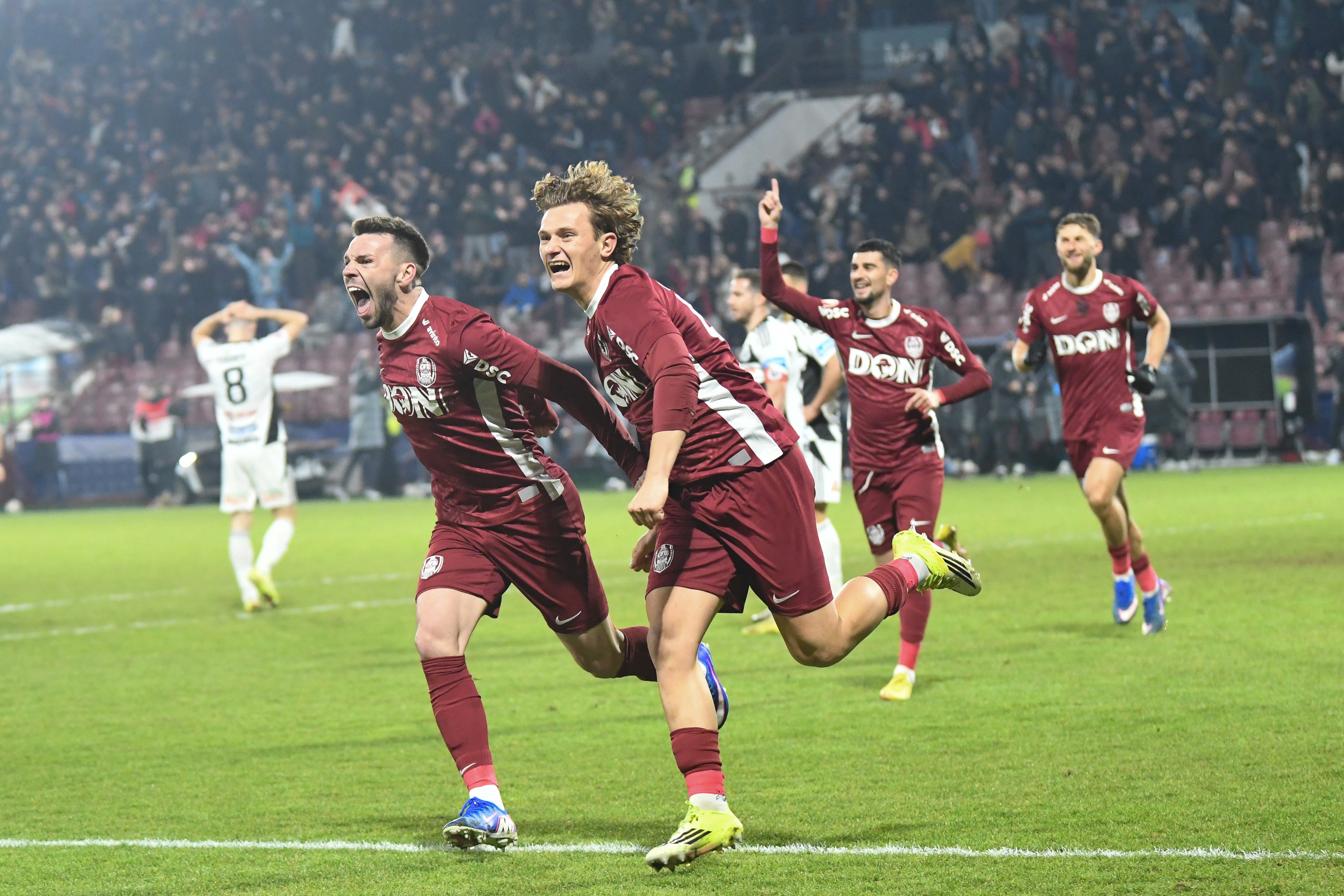 Luptă pe muchie de cuțit pentru play-off! CFR aruncă în aer calculele după victoria cu "U"