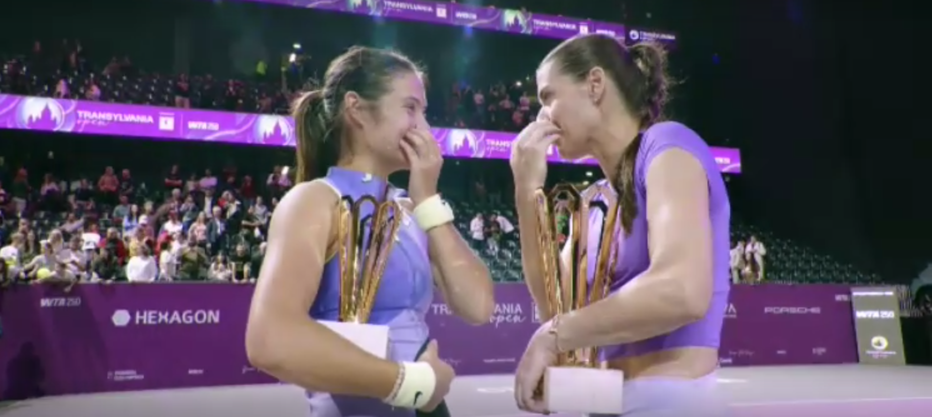 „Mă bucur mult pentru tine.” Dialog prelungit între Sorana Cîrstea și Emma Răducanu, după finala Transylvania Open