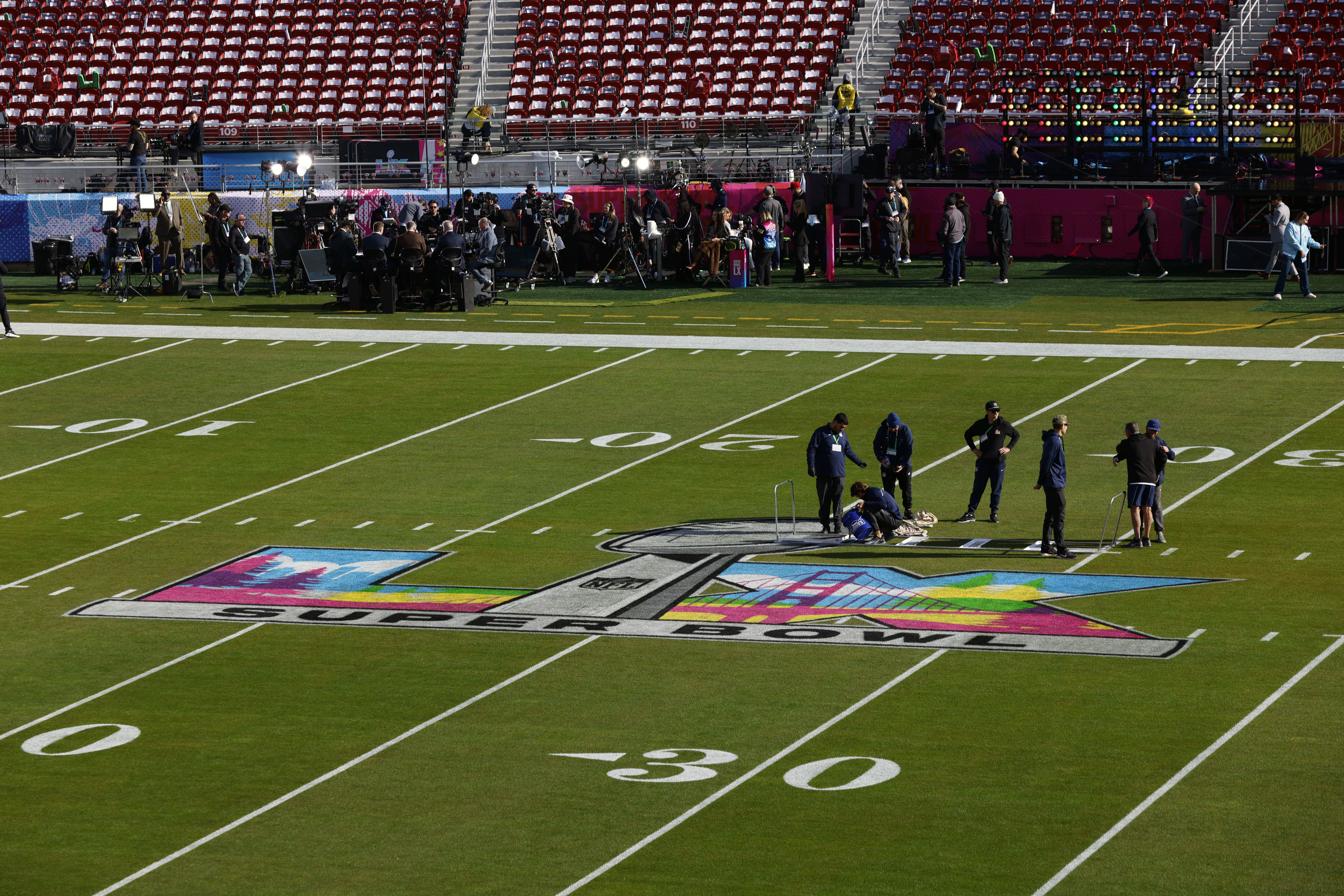 Super Bowl 2026 | ACUM, pe VOYO, Costin Ștucan și invitații săi discută despre marele eveniment din Statele Unite ale Americii