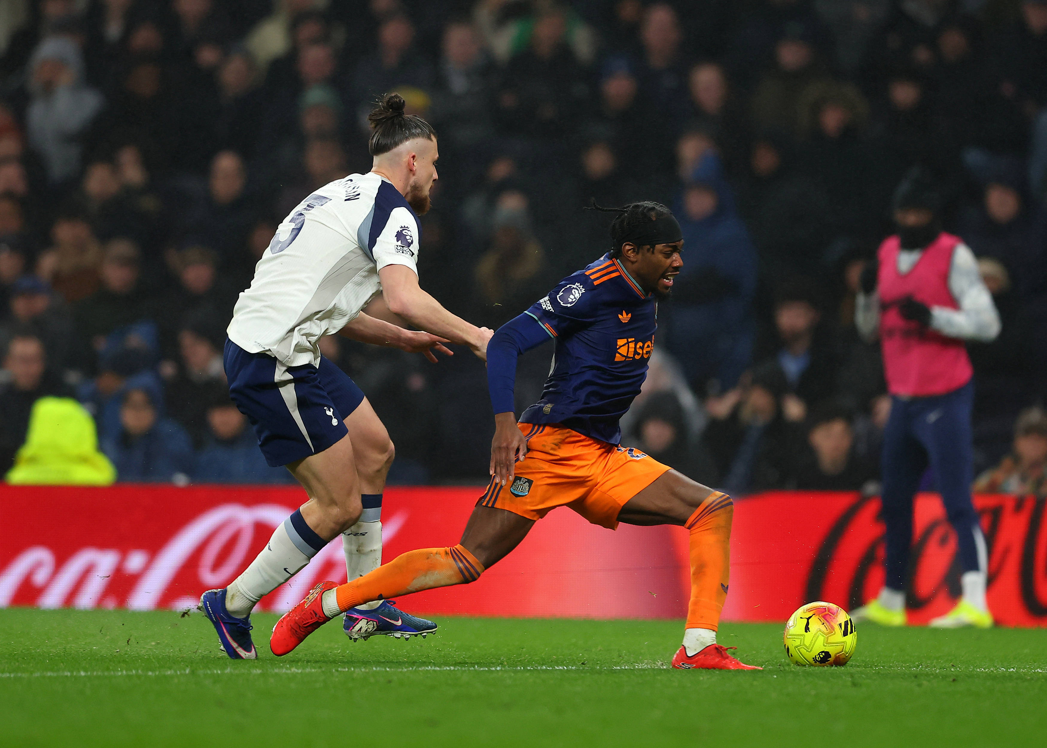 Tottenham – Newcastle 1-2! Drăgușin & CO, înfrânți pe teren propriu