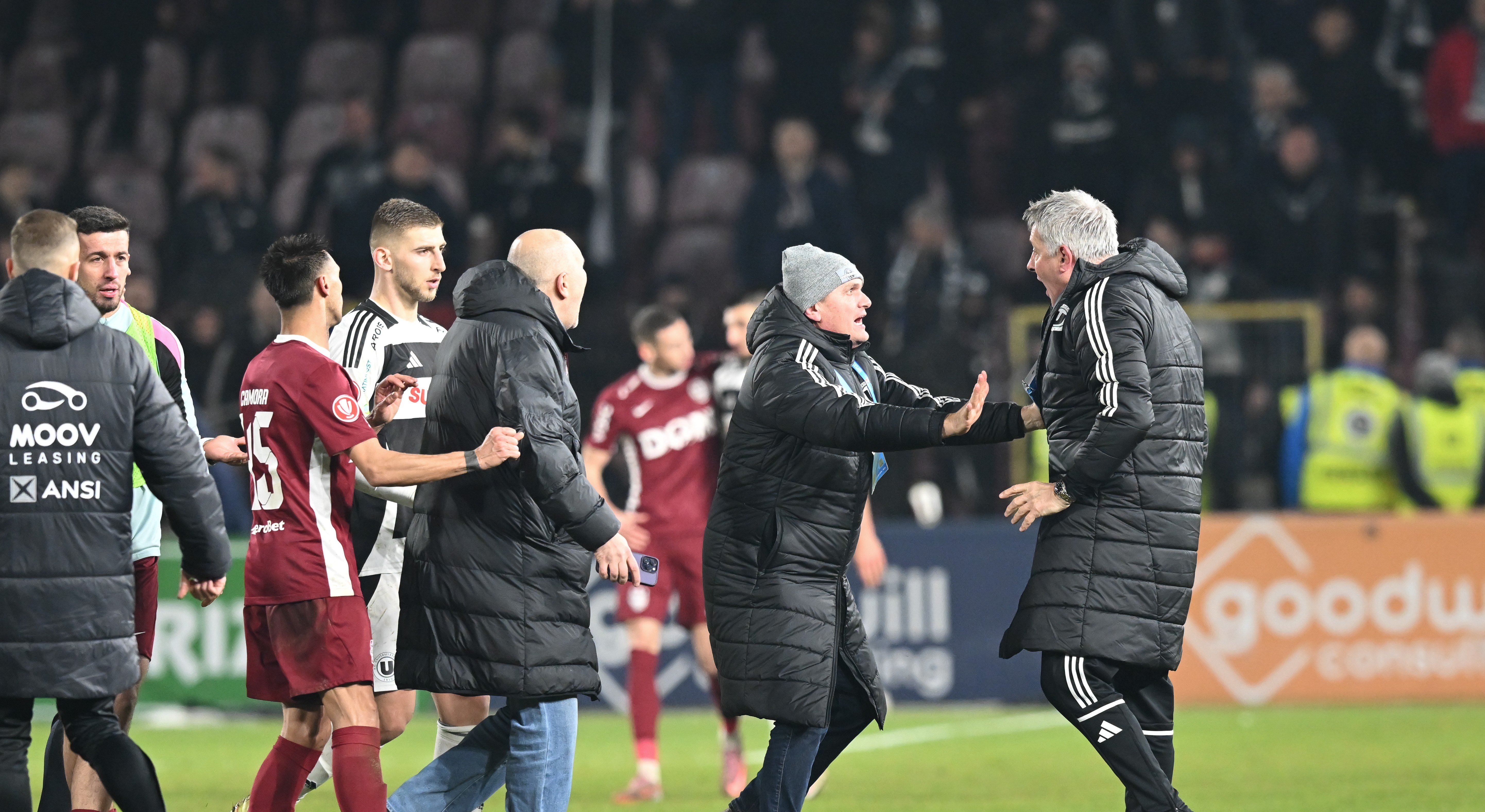 CFR Cluj și ”U” Cluj, la cuțite după derby-ul încheiat cu scandal: „Fură la noi? Fură!”