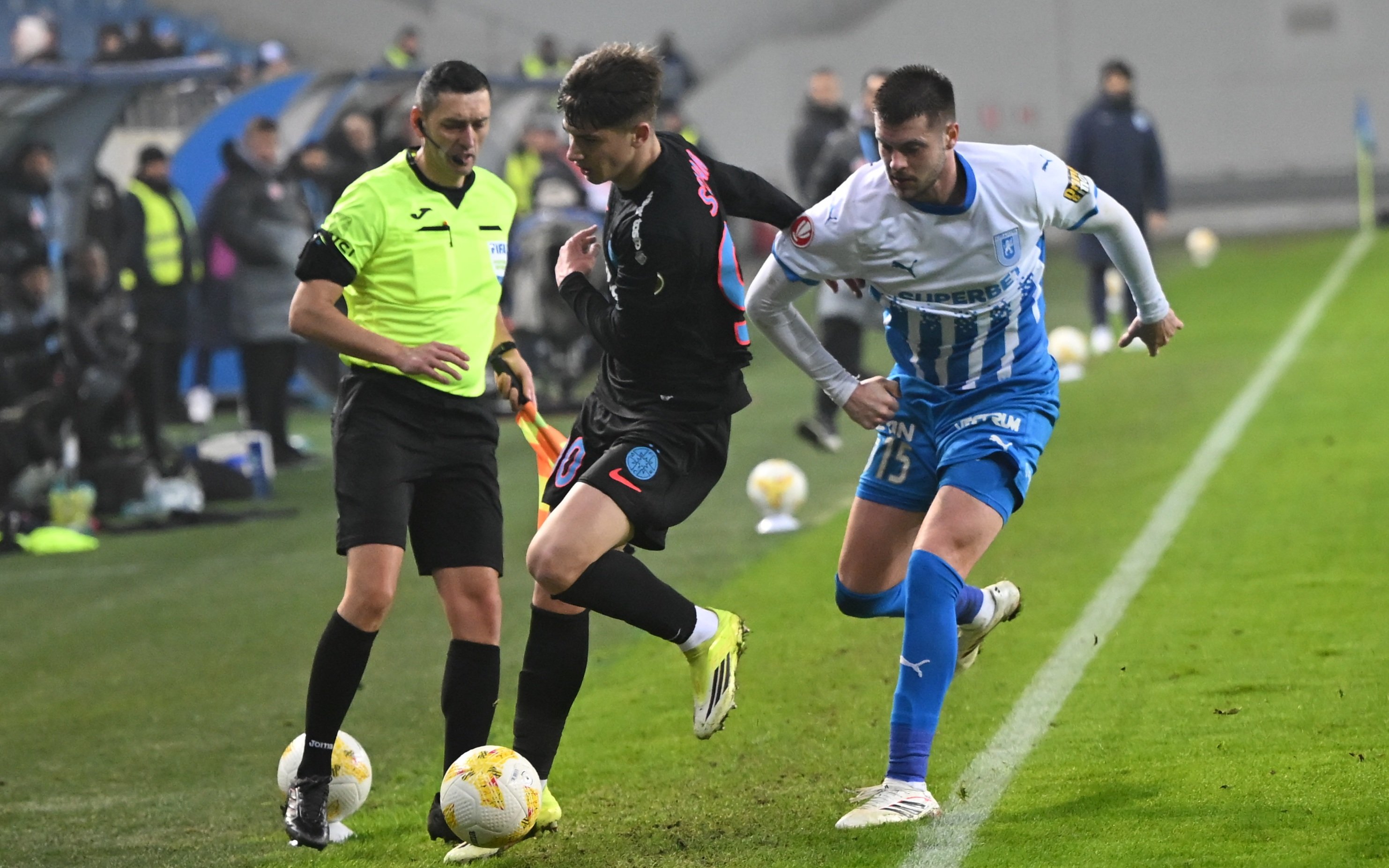 Decizia luată de CCA pentru meciul Universitatea Craiova - FCSB după controversele din Cupă! La VAR se va afla un arbitru rapidist