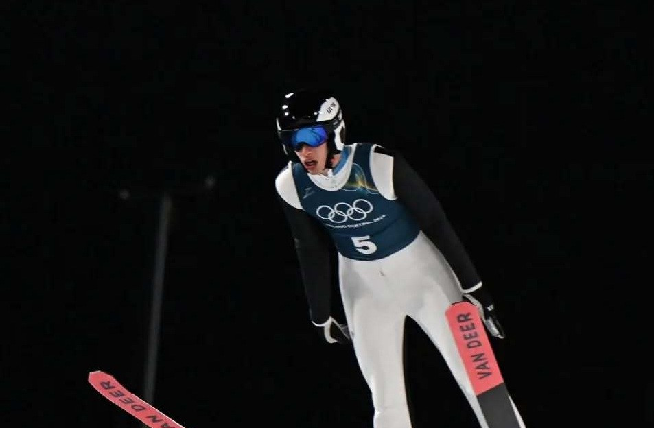 Românii Cacina și Spulber au ratat calificarea în manșa a doua la sărituri cu schiurile. Reacția FR de Schi Biatlon