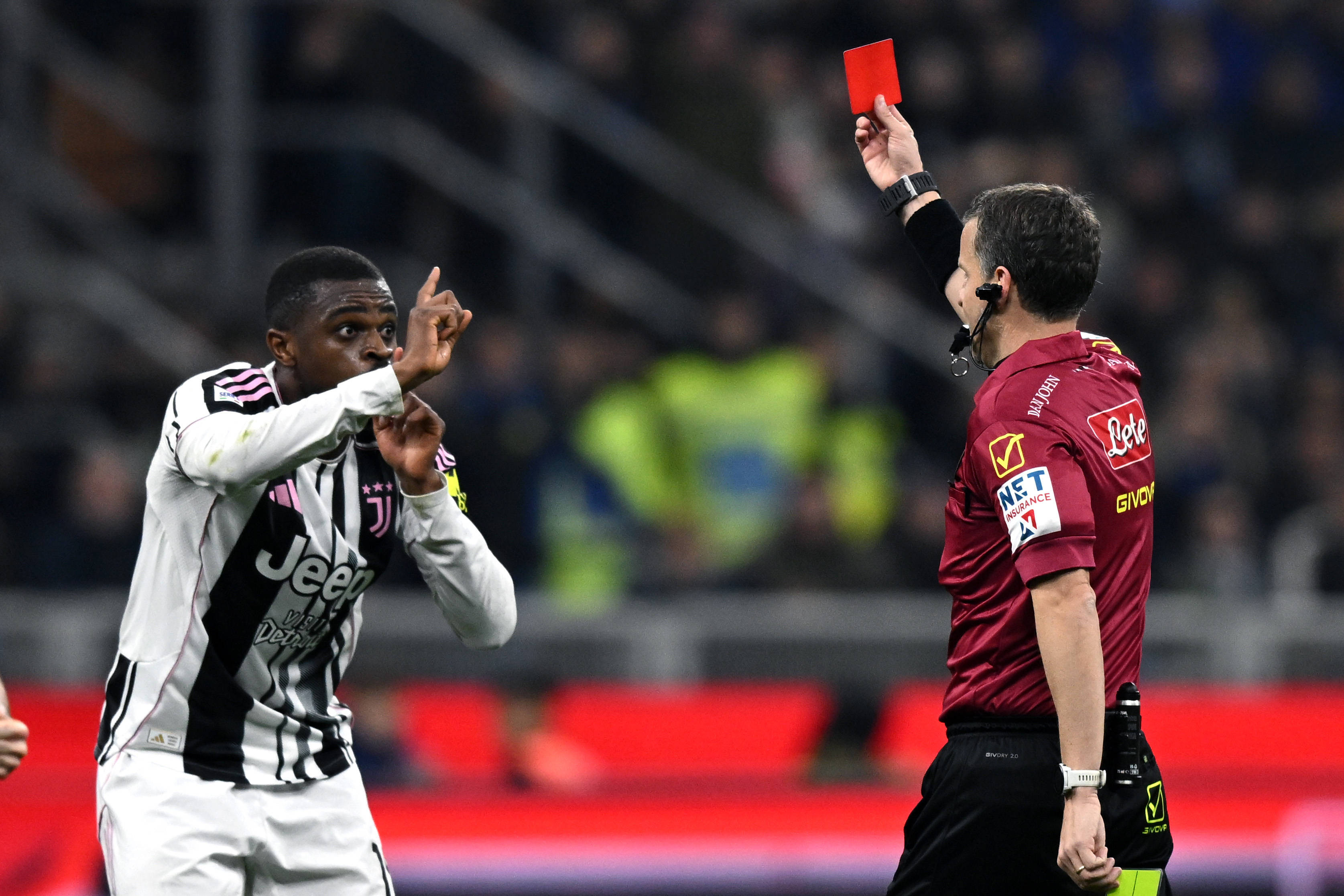 Se întâmplă și la case mai mari! Chivu zâmbește după o gafă uriașă de arbitraj în Inter – Juventus. Verdictul specialistului