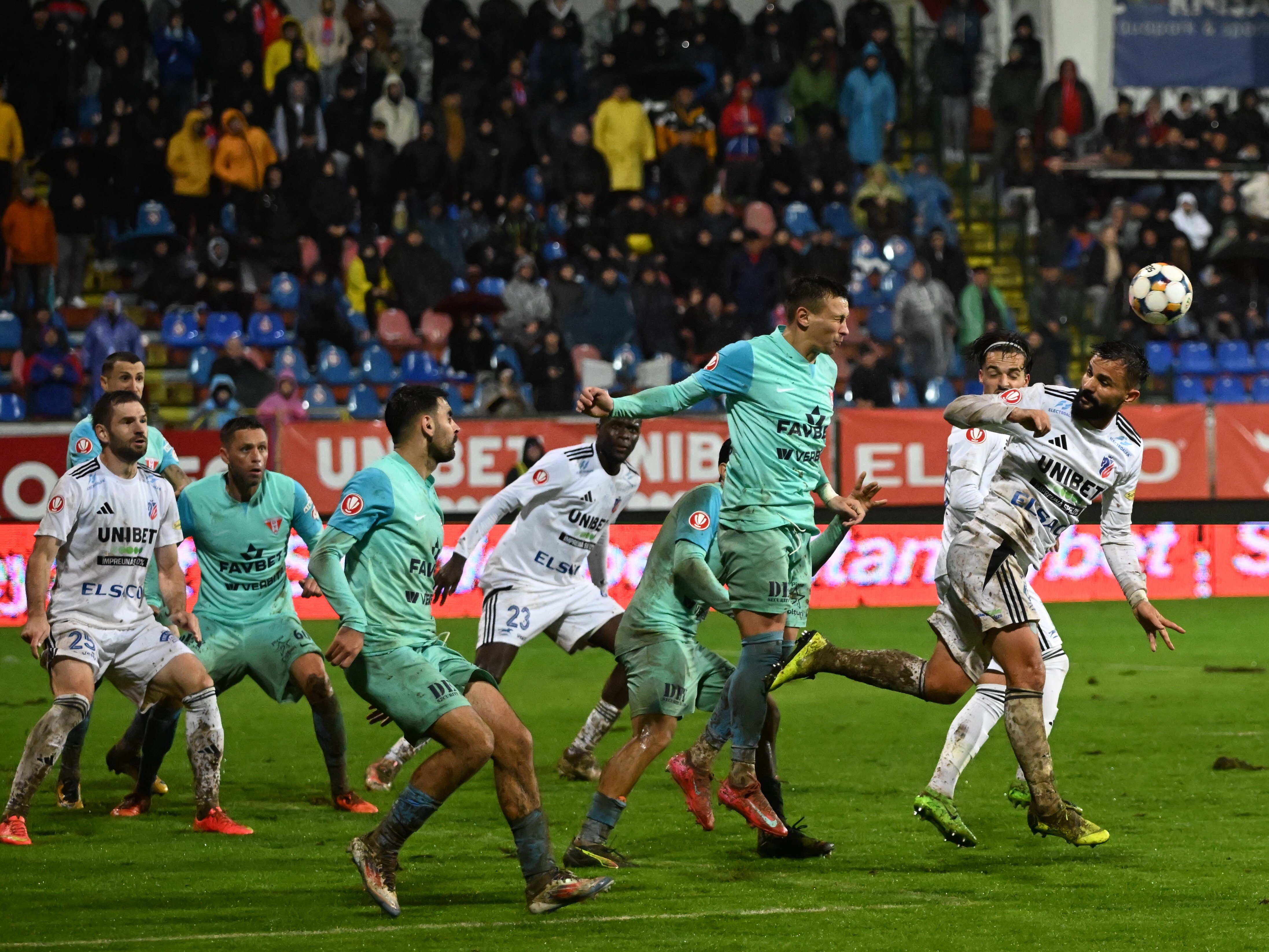 UTA Arad - FC Botoșani, LIVE TEXT pe Sport.ro de la 14:00! Duel direct pentru play-off