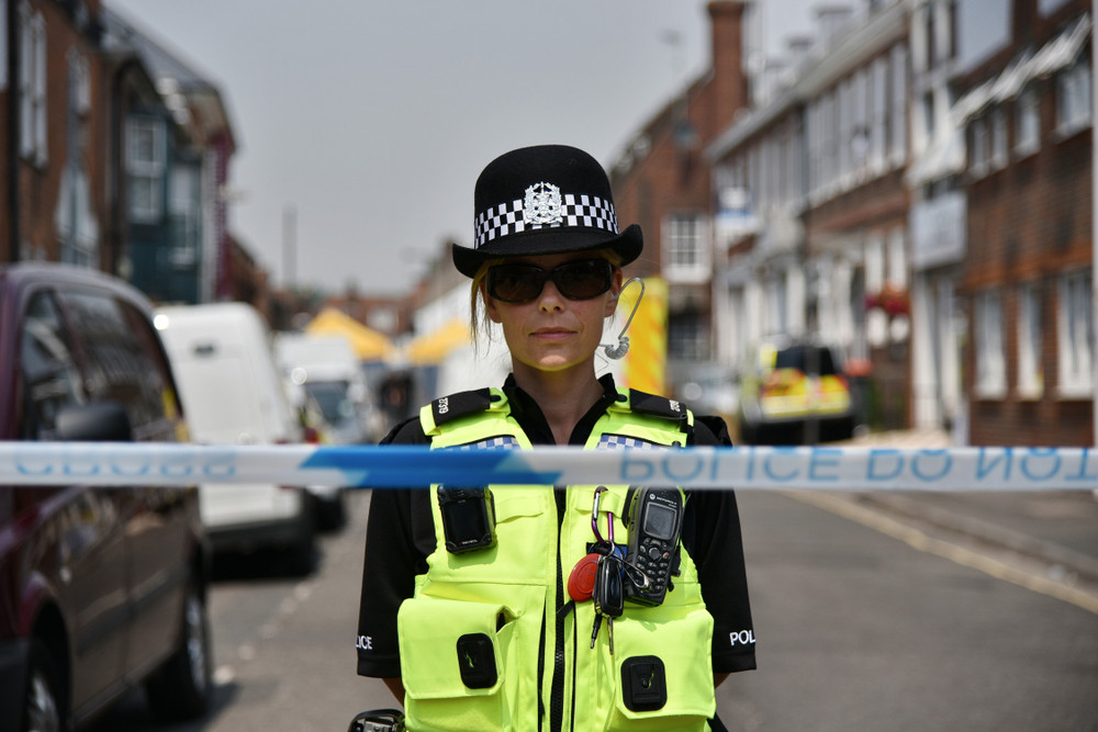 Mai ceva ca-n telenovele! Ce a făcut un bărbat, după ce logodnica lui, polițistă, l-a înșelat cu un coleg de secție, apoi s-a culcat cu ofițerul venit să investigheze cazul