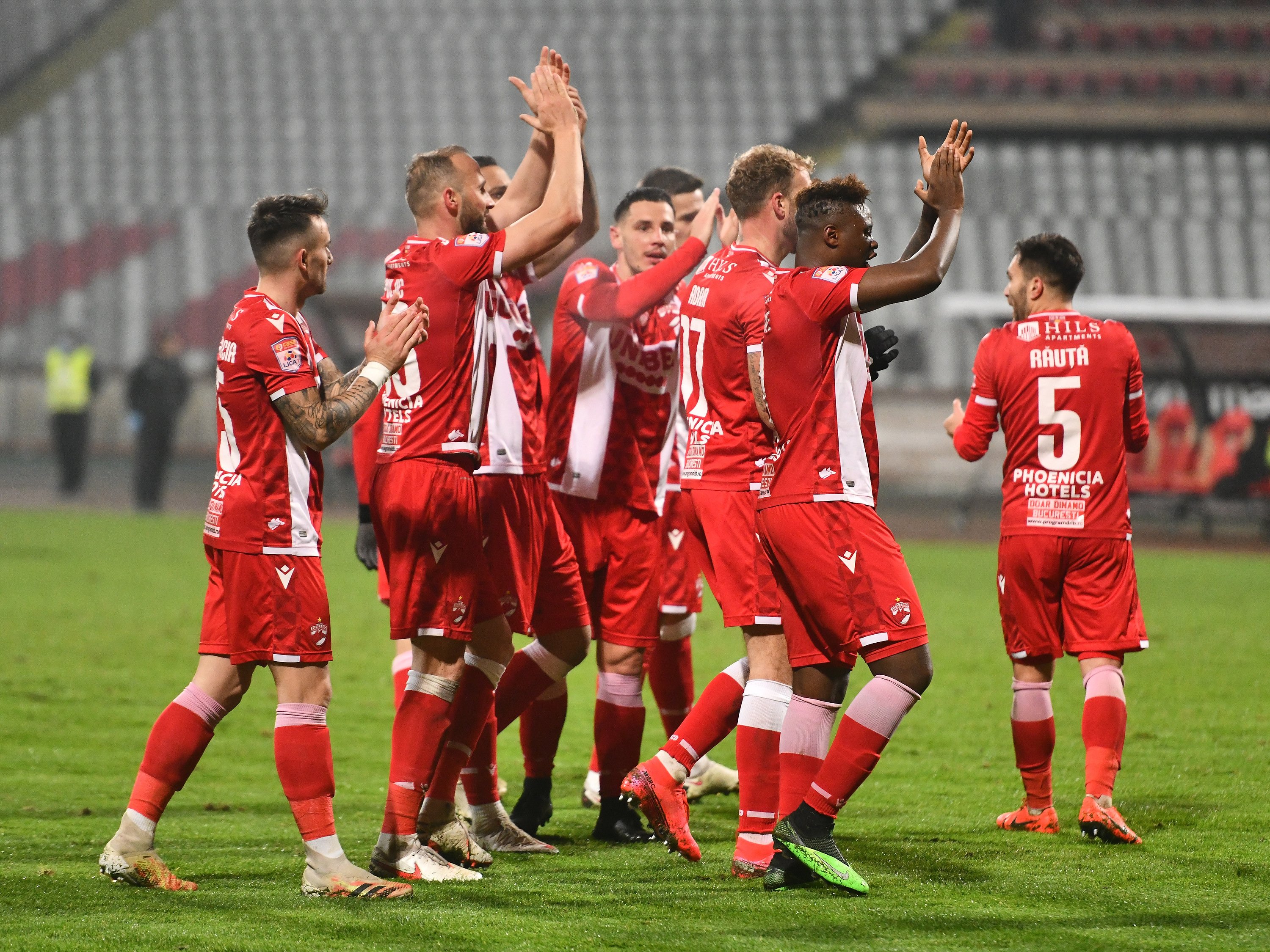 De la Dinamo în „El Clasico”! Granzii Spaniei se luptă pentru semnătura mijlocașului
