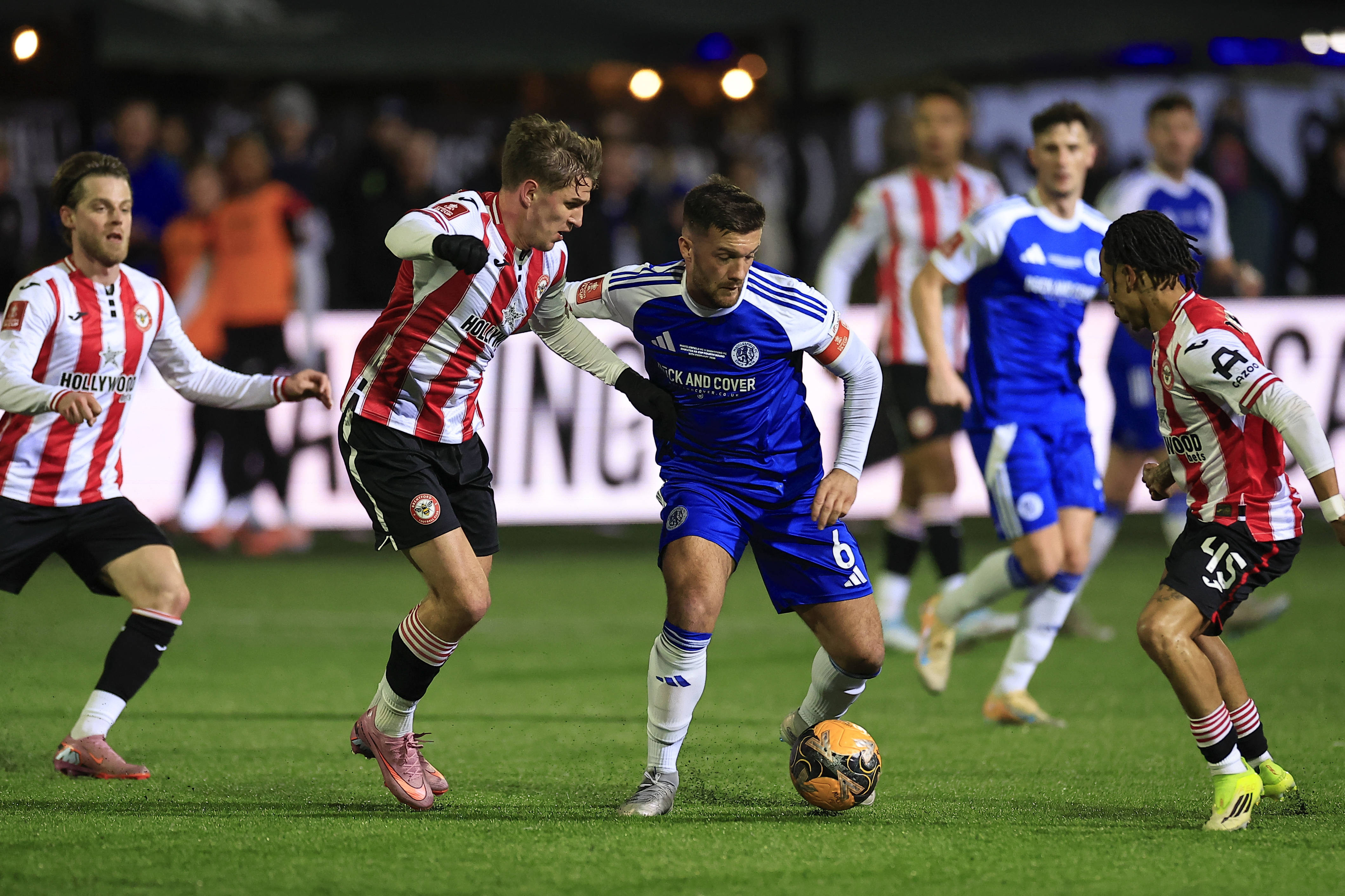 Macclesfield - Brentford, ACUM pe VOYO! Echipa din Liga 6 face minuni și cu locul 7 din Premier League