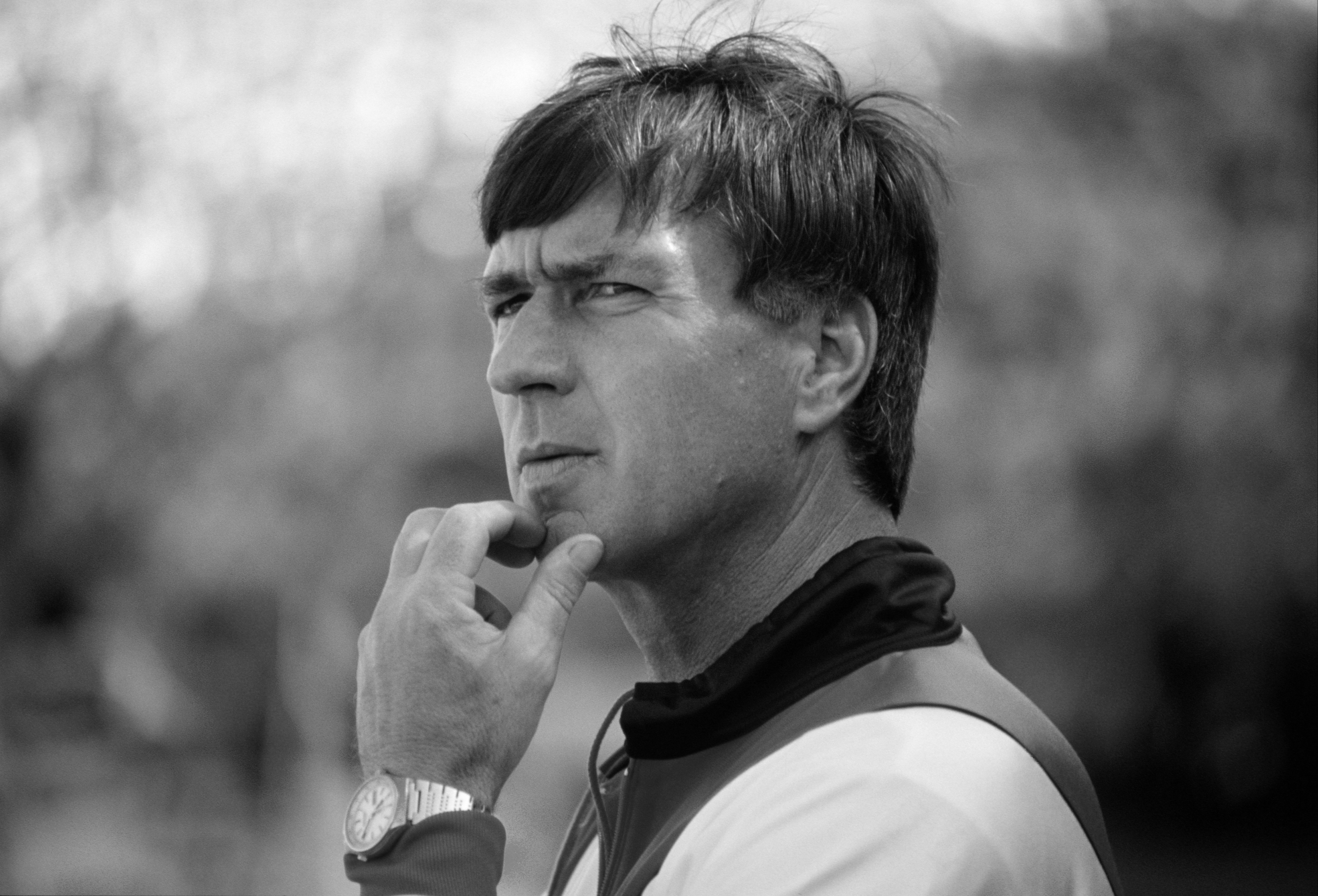 Lumea fotbalului este în doliu! A murit legendarul antrenor, „demis” de naționala României