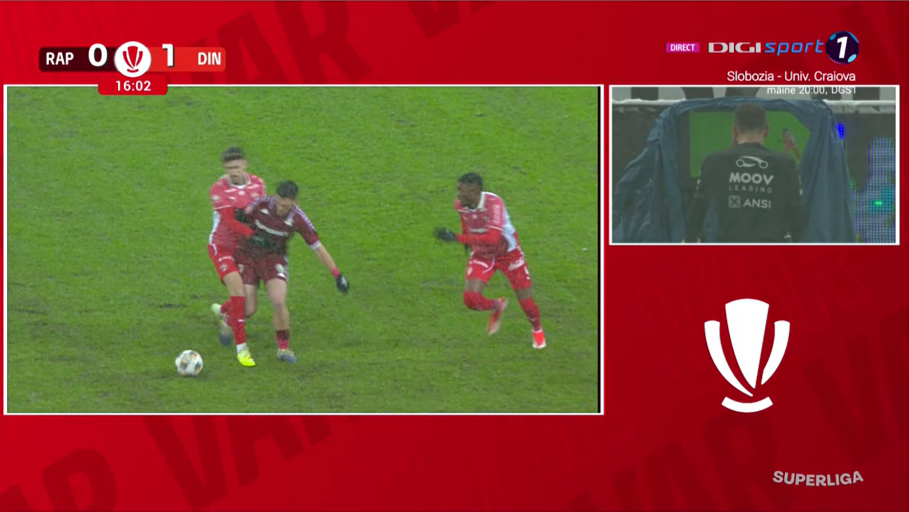 Fază controversată în Rapid - Dinamo! Arbitrul a anulat un gol după consultarea VAR