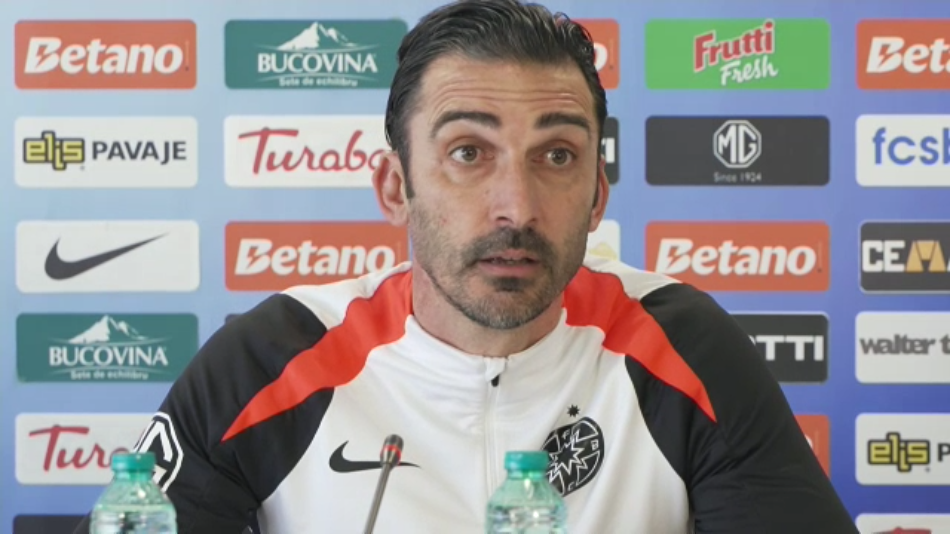 Momentul în care Elias Charalambous a devenit iritat la conferința de presă: ”E un cuvânt foarte grav!”