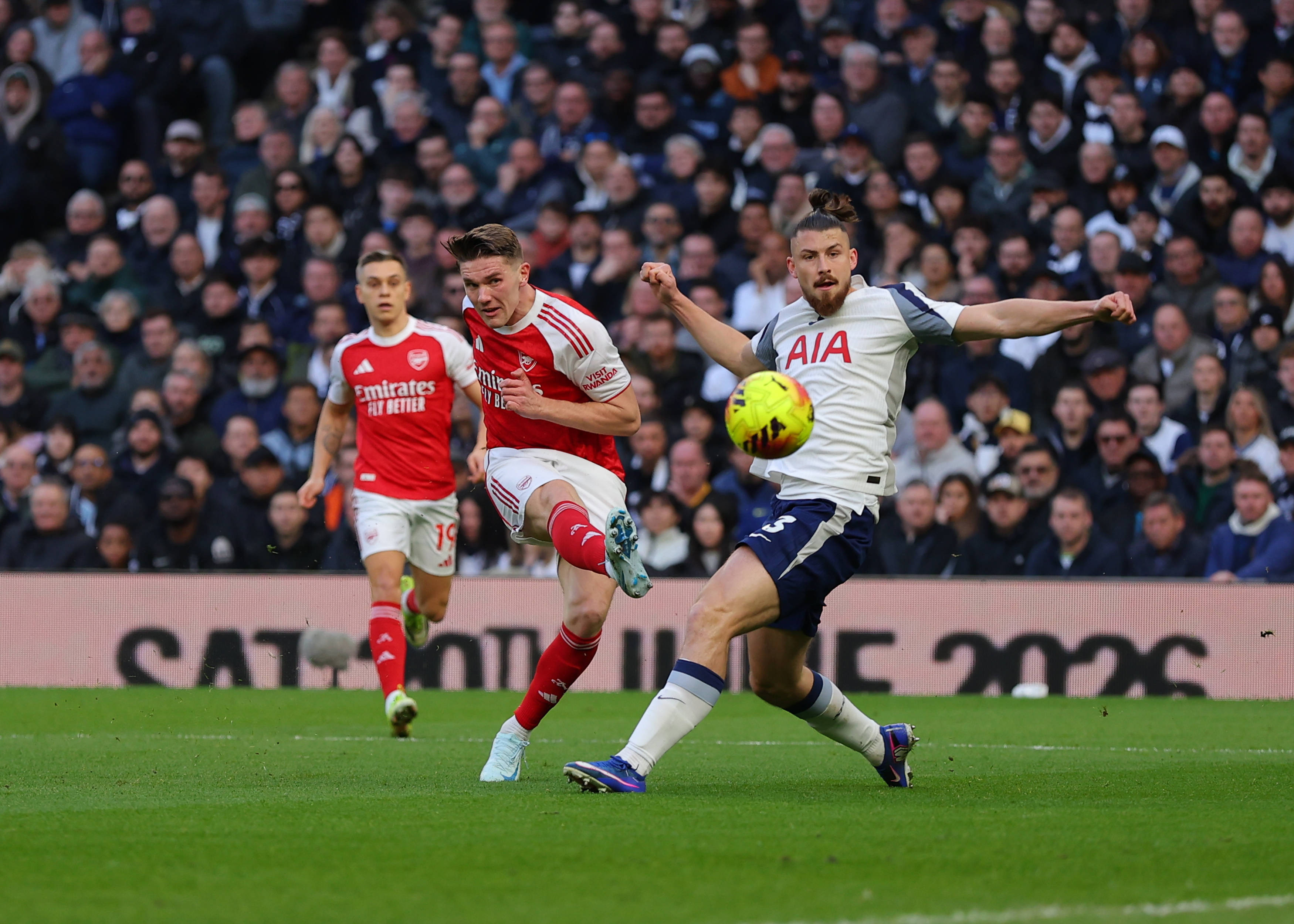 Englezii au tras imediat concluzia despre Radu Drăgușin: cum l-au descris după 1-4 cu Arsenal + ce notă a primit