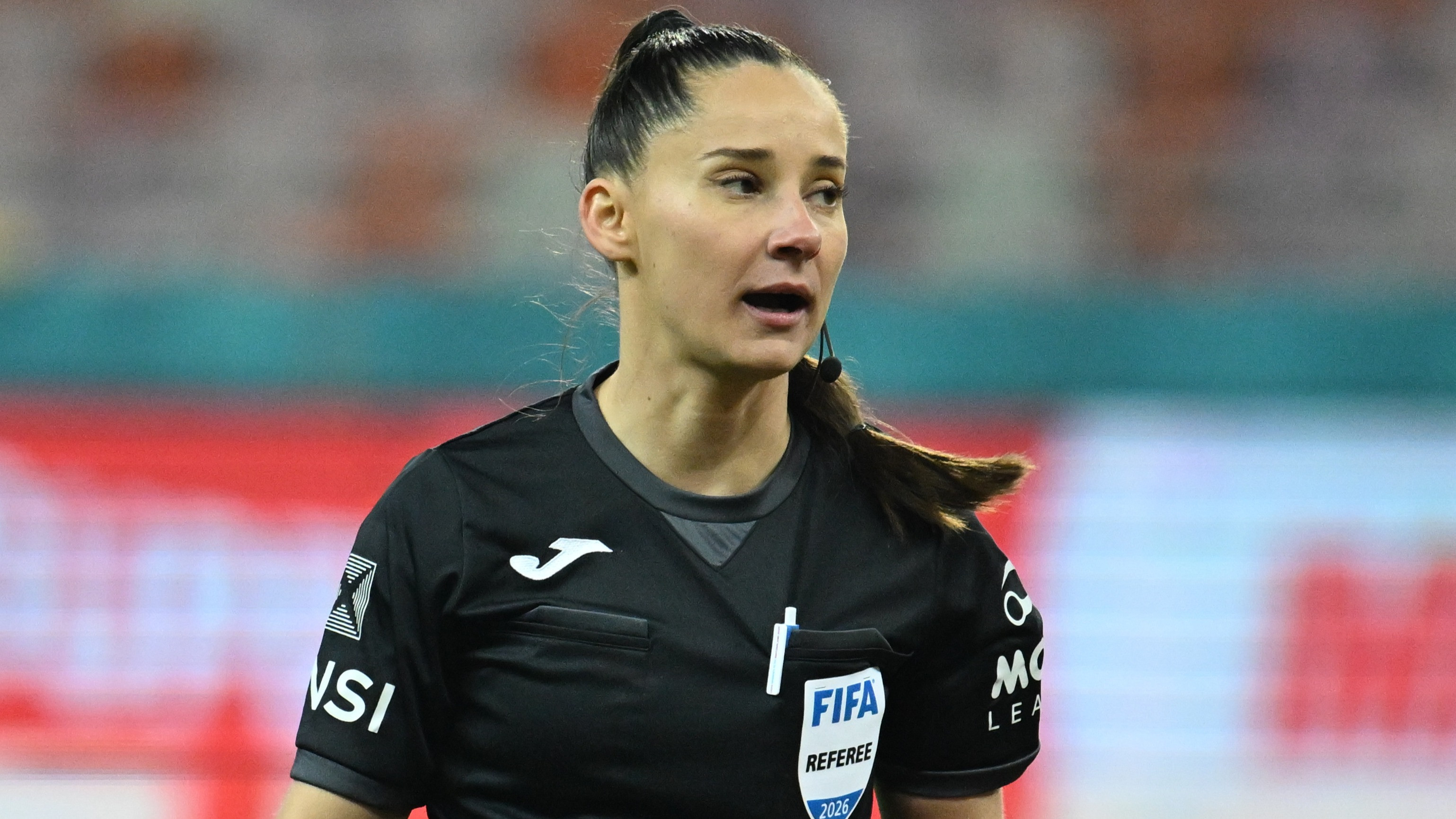 Invazia fetelor la FCSB – Metaloglobus: Iuliana Demetrescu a avut două colege în brigada ei