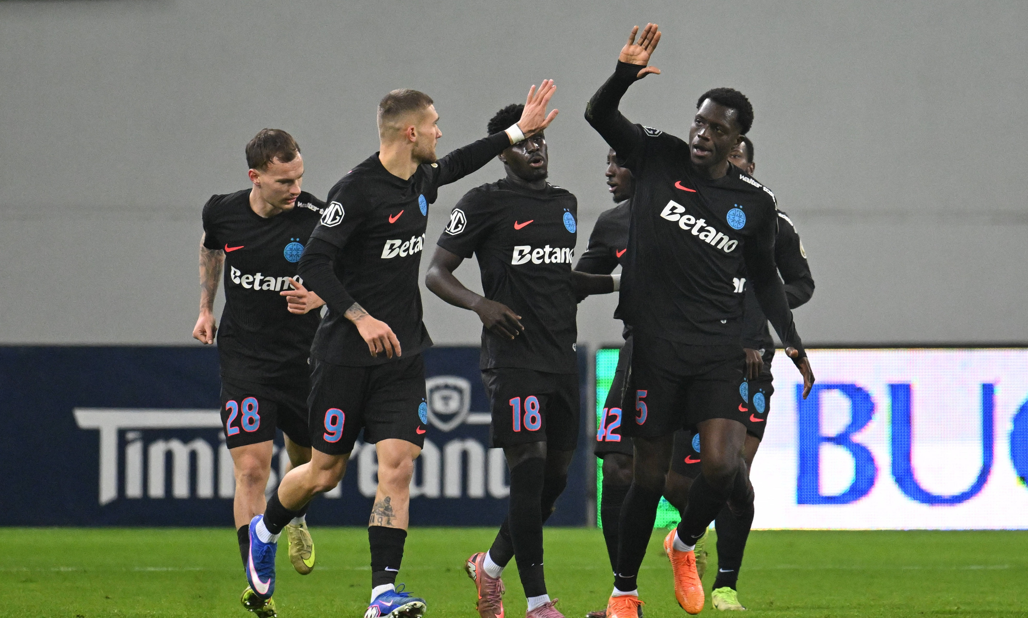 Concurență mare pentru jucătorul de la FCSB: ”Și-au manifestat deja interesul pentru el!” Ultimele detalii despre transfer