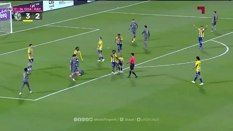 Arbitrul meciului, atacat sub ochii lui Florinel Coman în Qatar