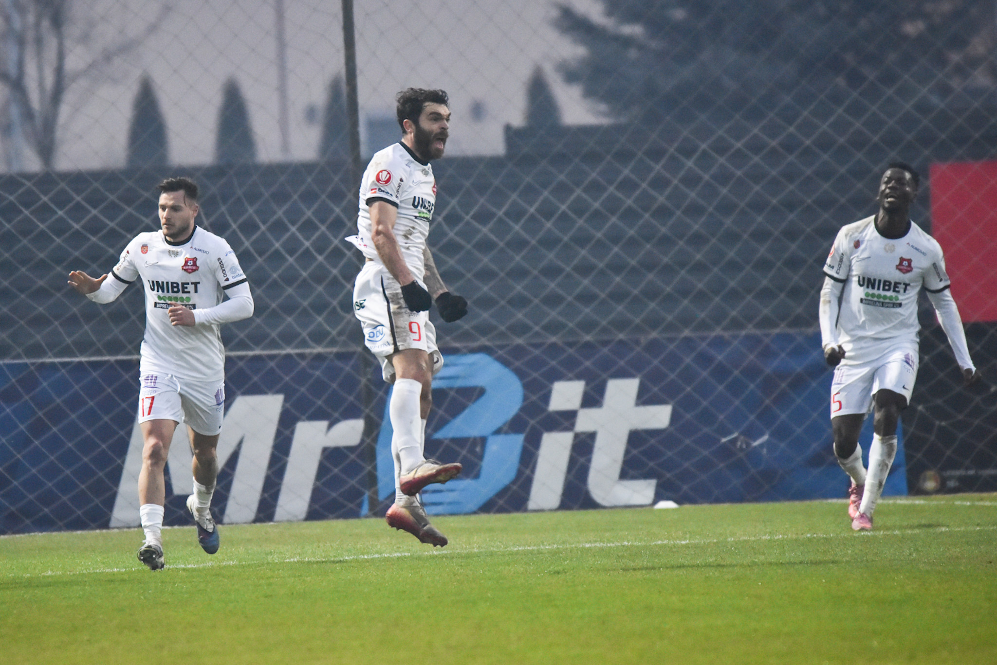 Hermannstadt - FC Botoșani se joacă ACUM: Politic a contribuit decisiv la majorarea scorului