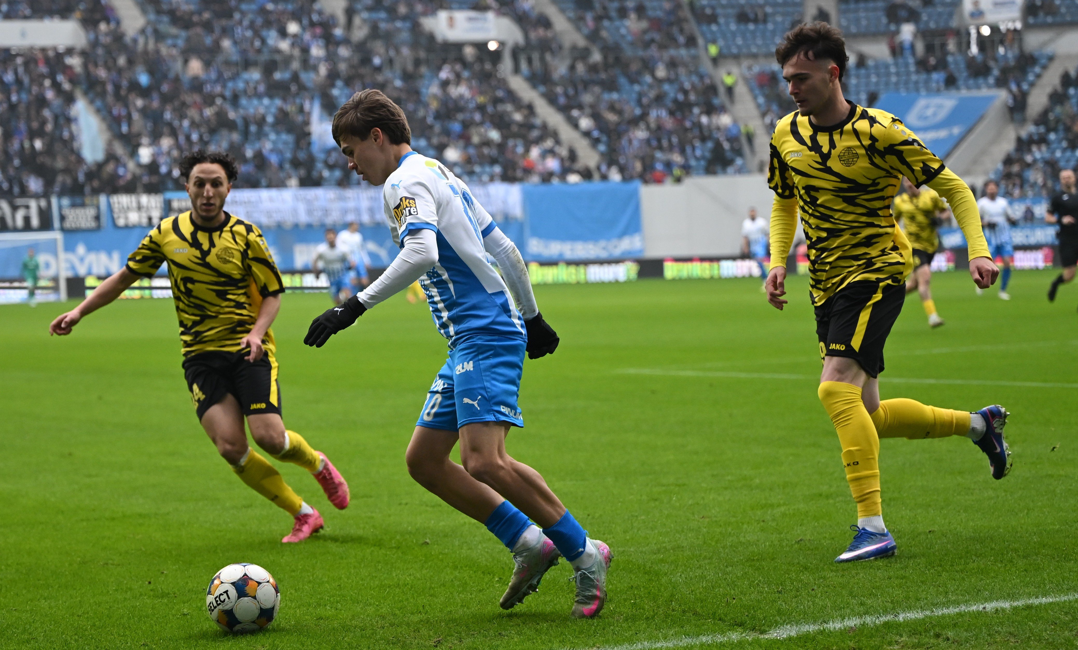 Universitatea Craiova - Metaloglobus 0-1, ACUM. Liderul aleargă după egalare împotriva codașei