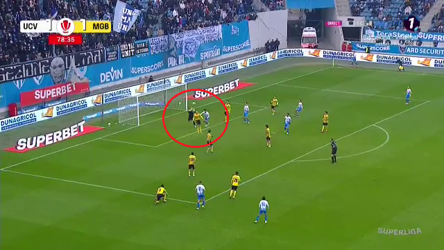 Ce i-a trecut prin minte? Autogol inexplicabil la Craiova - Metaloglobus