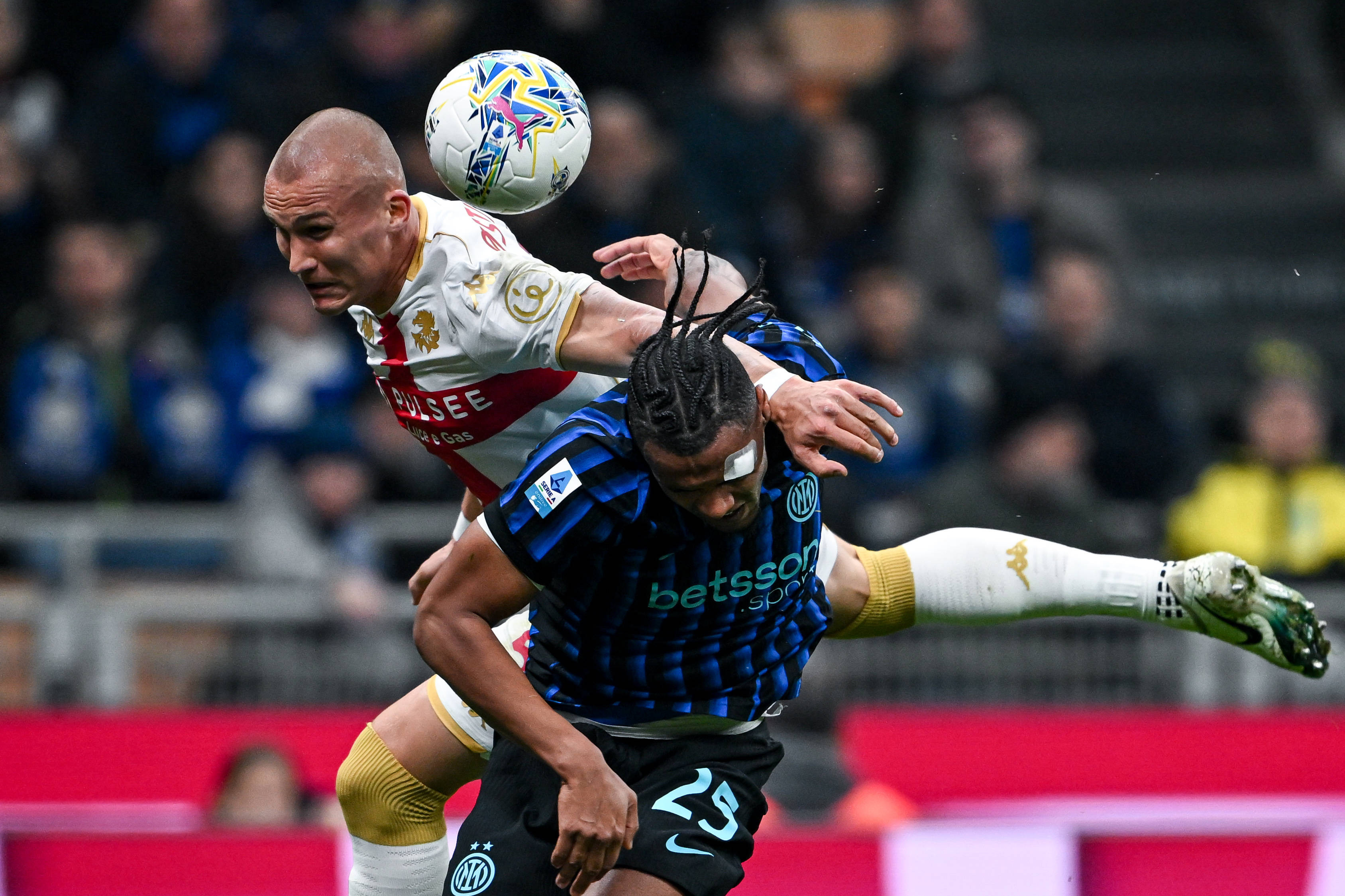 ACUM Inter - Genoa 1-0! După bara lui Mkhitaryan, a venit golul spectaculos al lui Dimarco