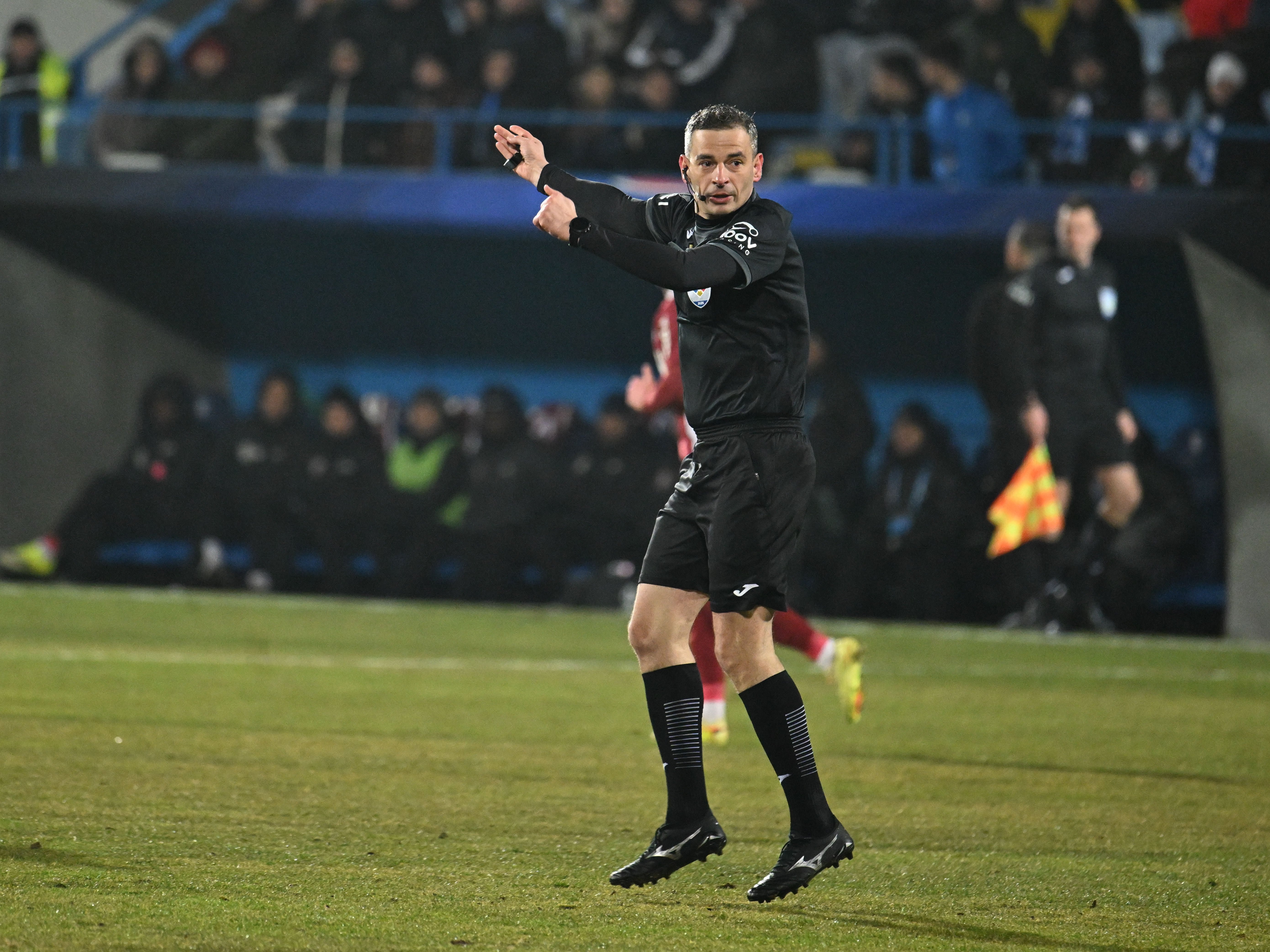 Tensiuni la vestiare! Jucătorii și staff-ul Farului i-au cerut explicații arbitrului după eșecul cu CFR