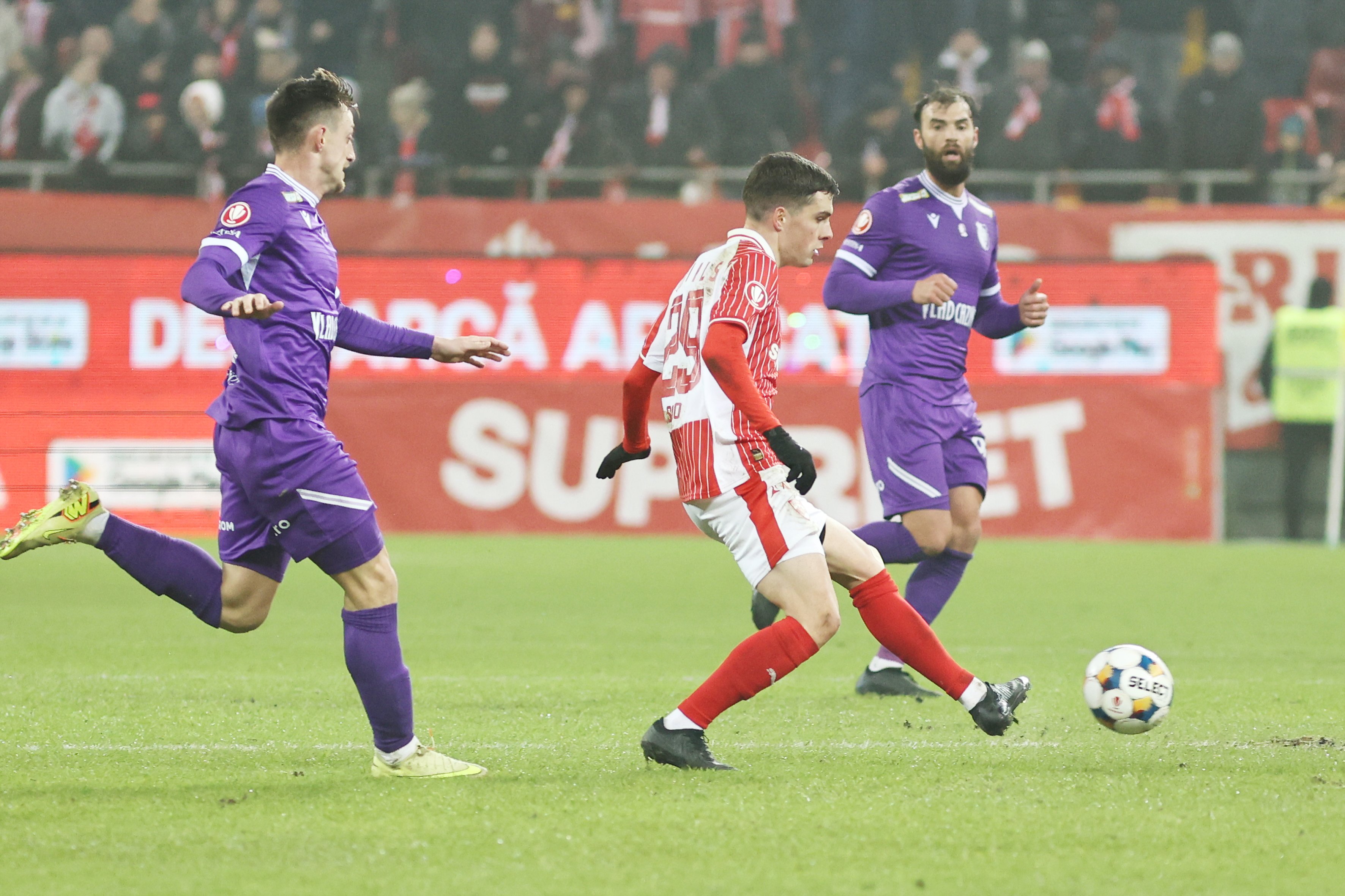 Dinamo - FC Argeș 0-0, ACUM! Accidentare în tabăra ”câinilor”