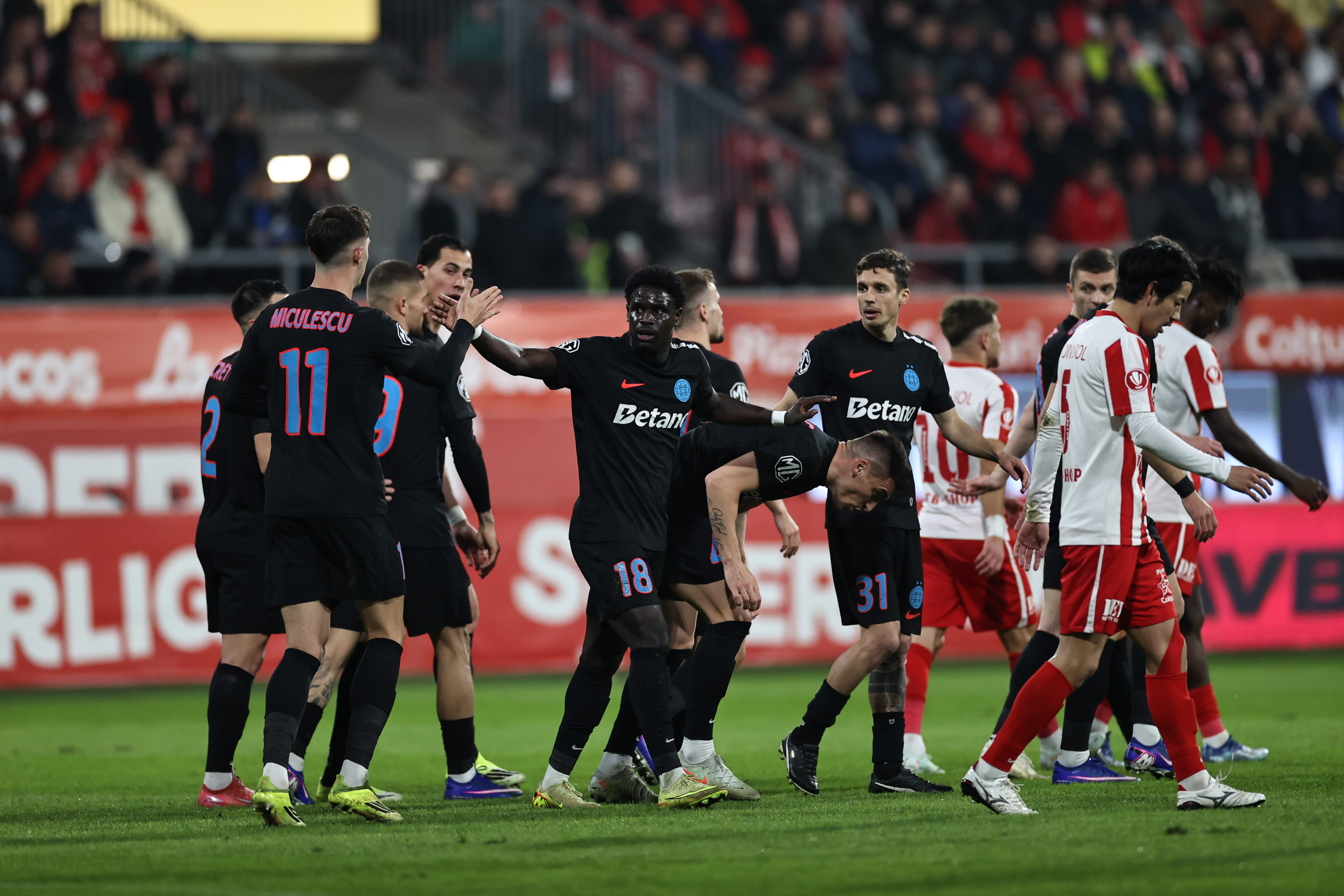 ACUM UTA Arad - FCSB 1-3 | Mihai Lixandru mai lovește o dată