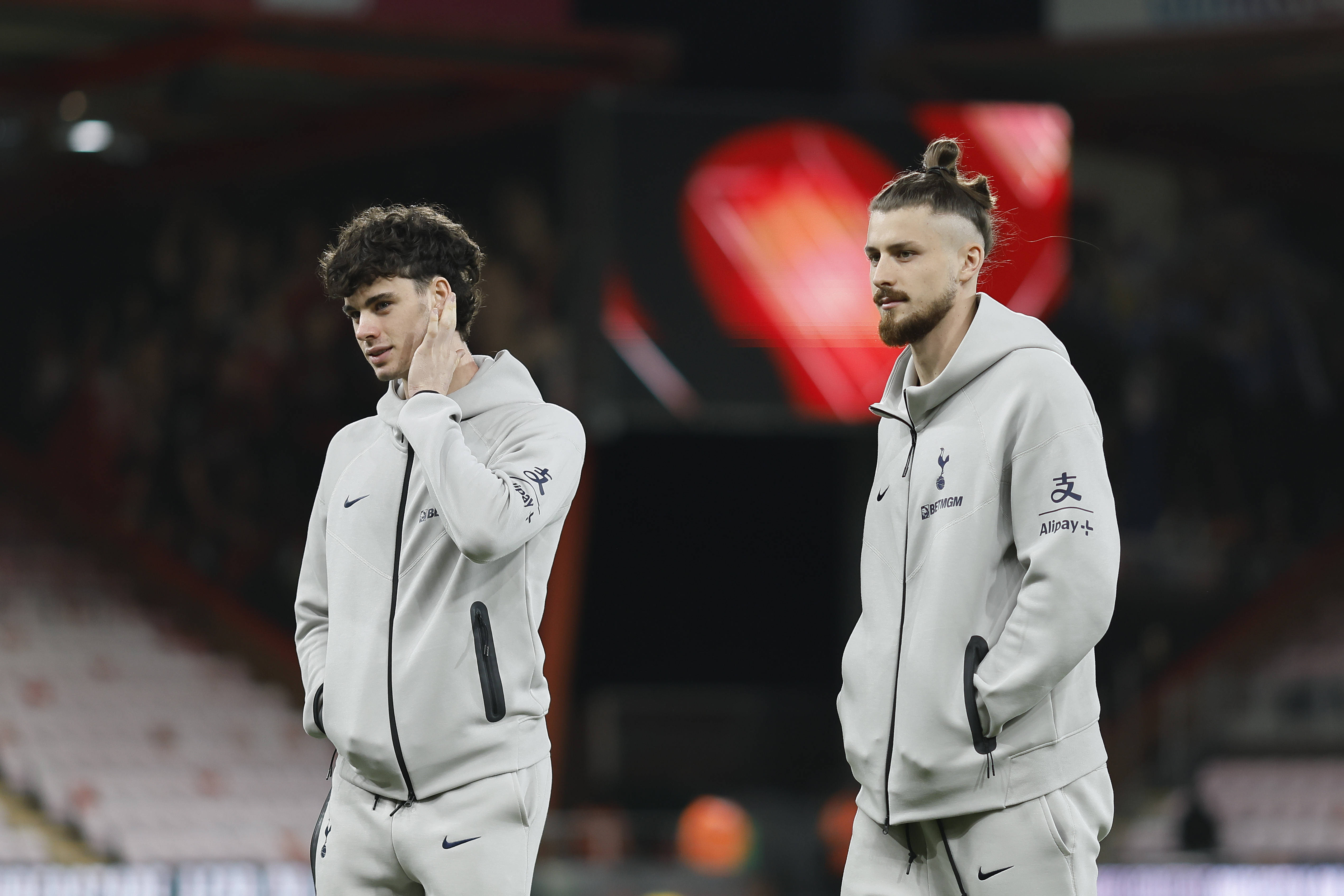 Interzis pe viață la Tottenham! Spurs a făcut anunțul după amenda de la UEFA